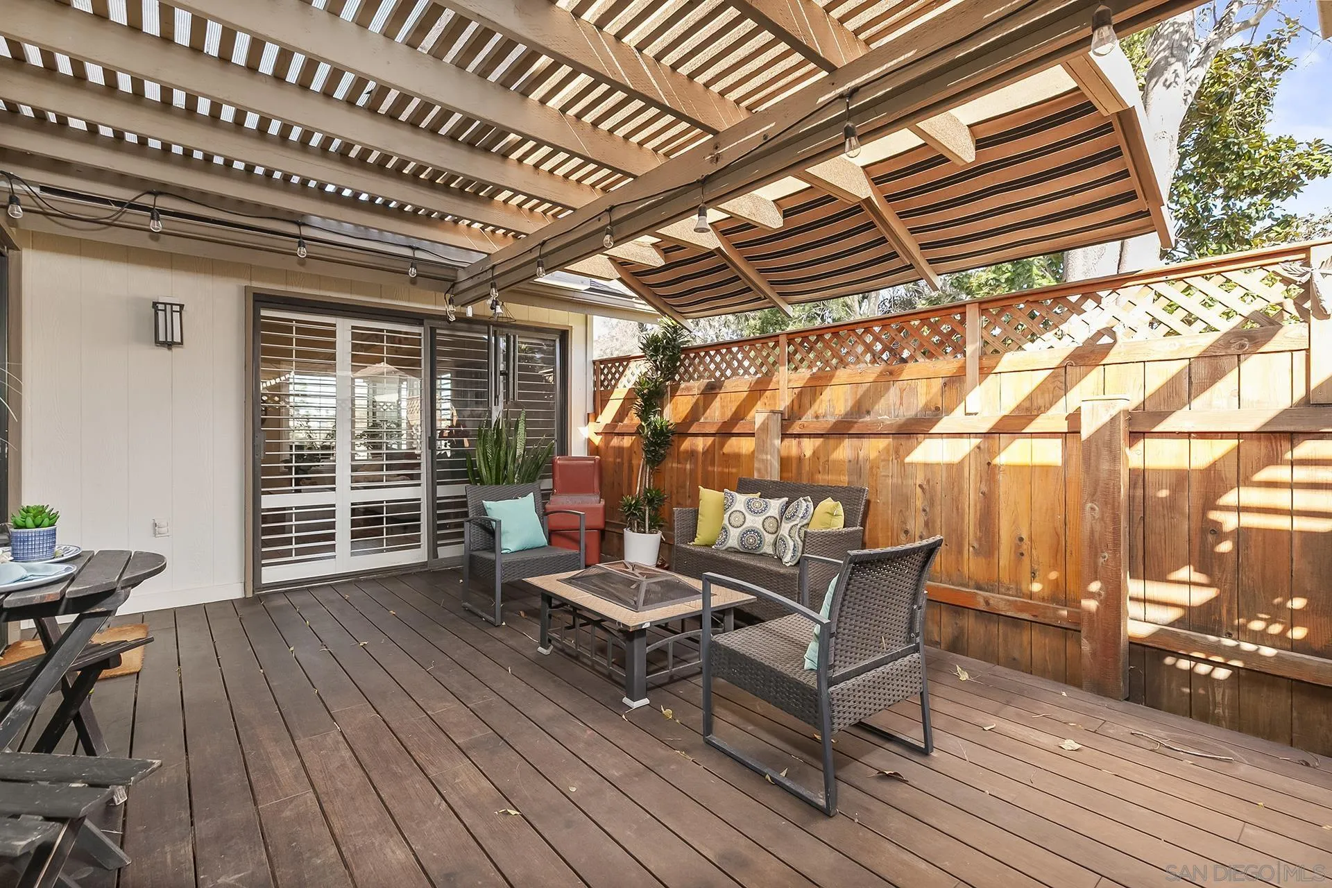 5358 Caminito Velasquez