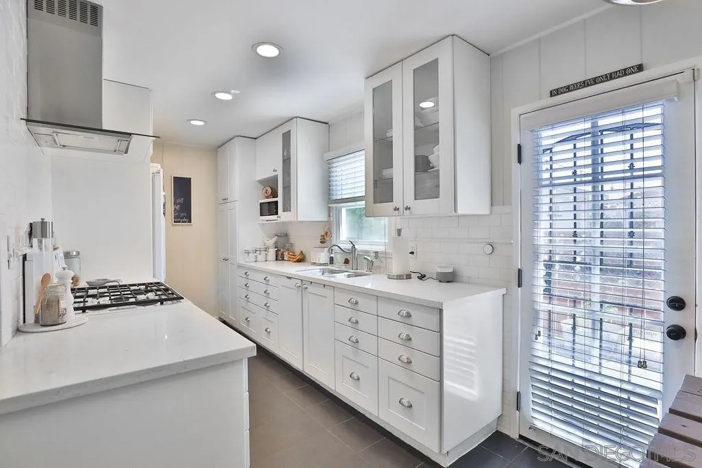 4831-35 Brighton Ave