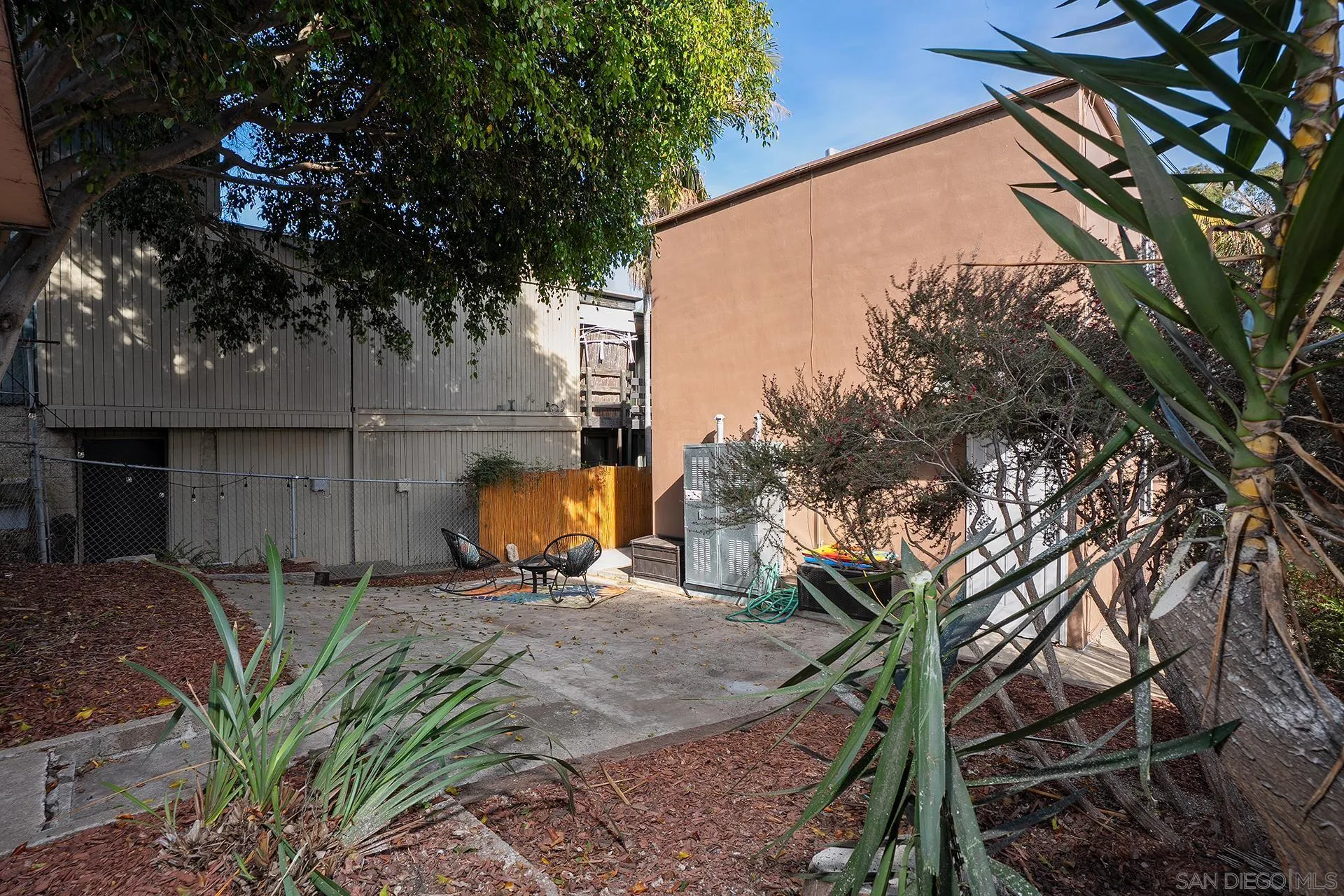 4225-4227 Whittier St