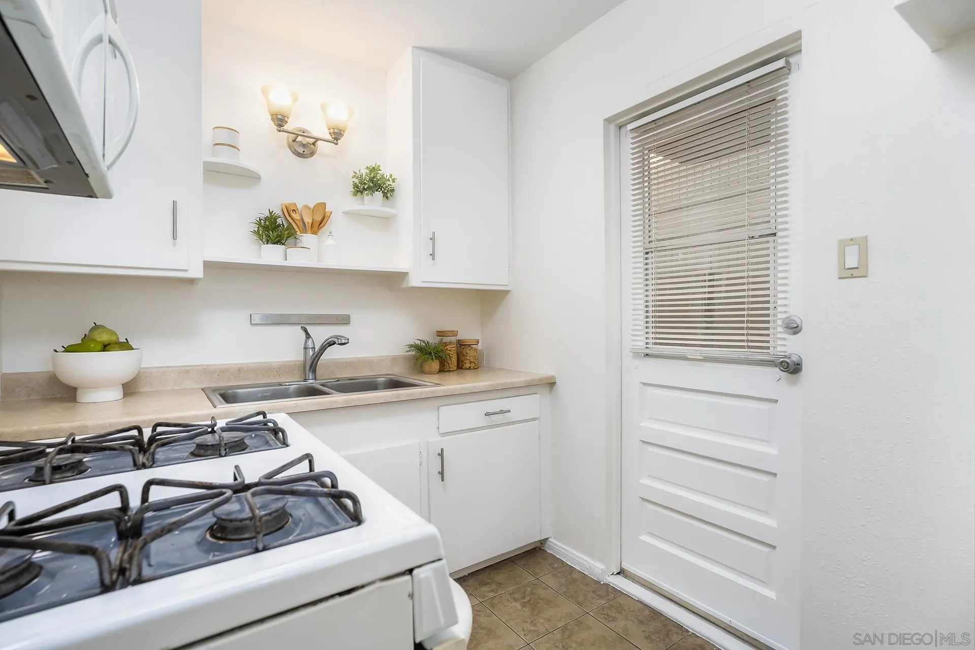 4225-4227 Whittier St