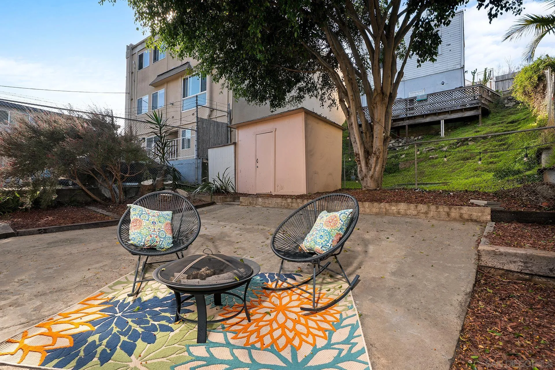 4225-4227 Whittier St