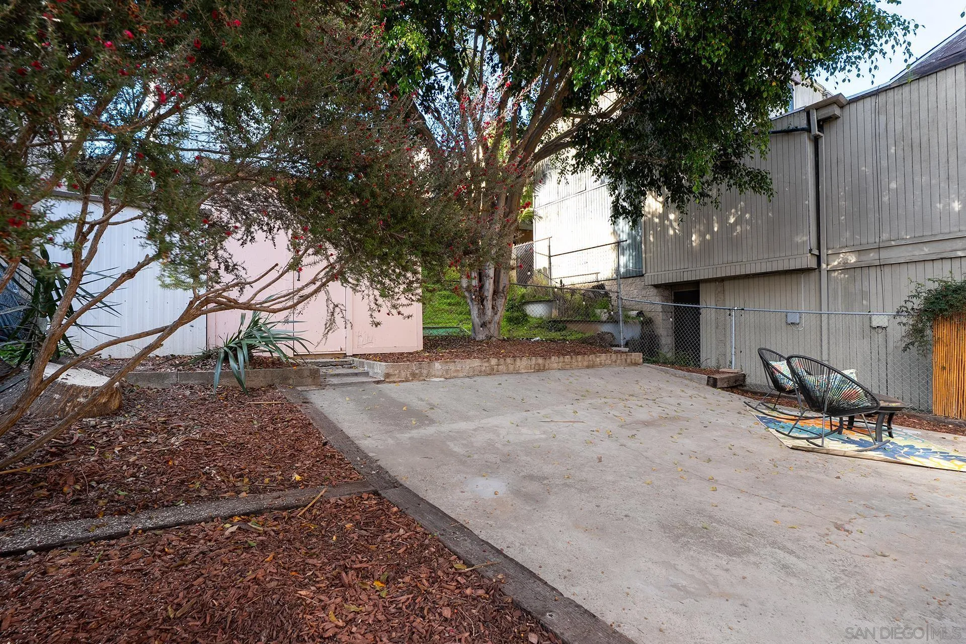 4225-4227 Whittier St