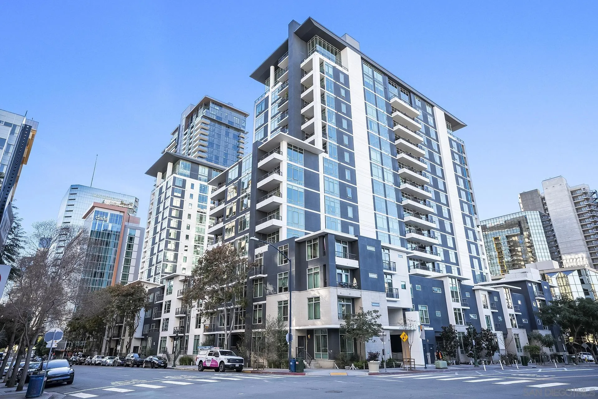 425 W Beech St Unit 327