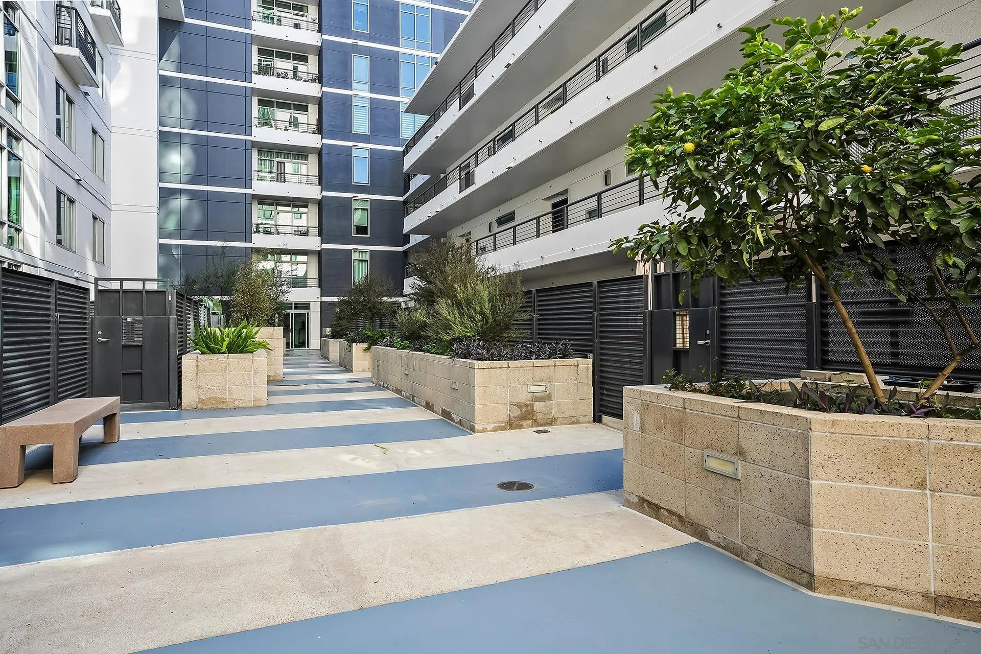 425 W Beech St Unit 327