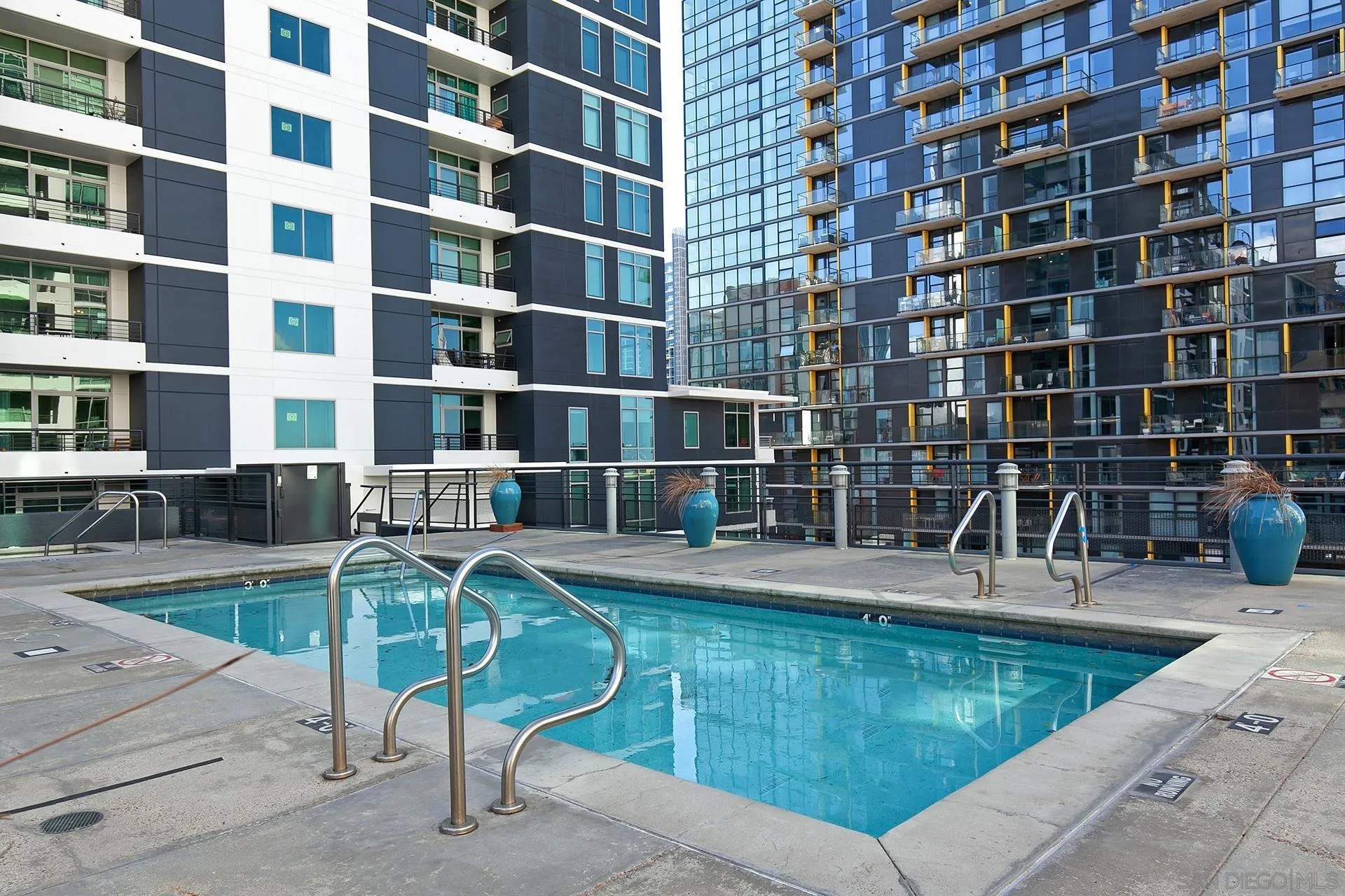 425 W Beech St Unit 327