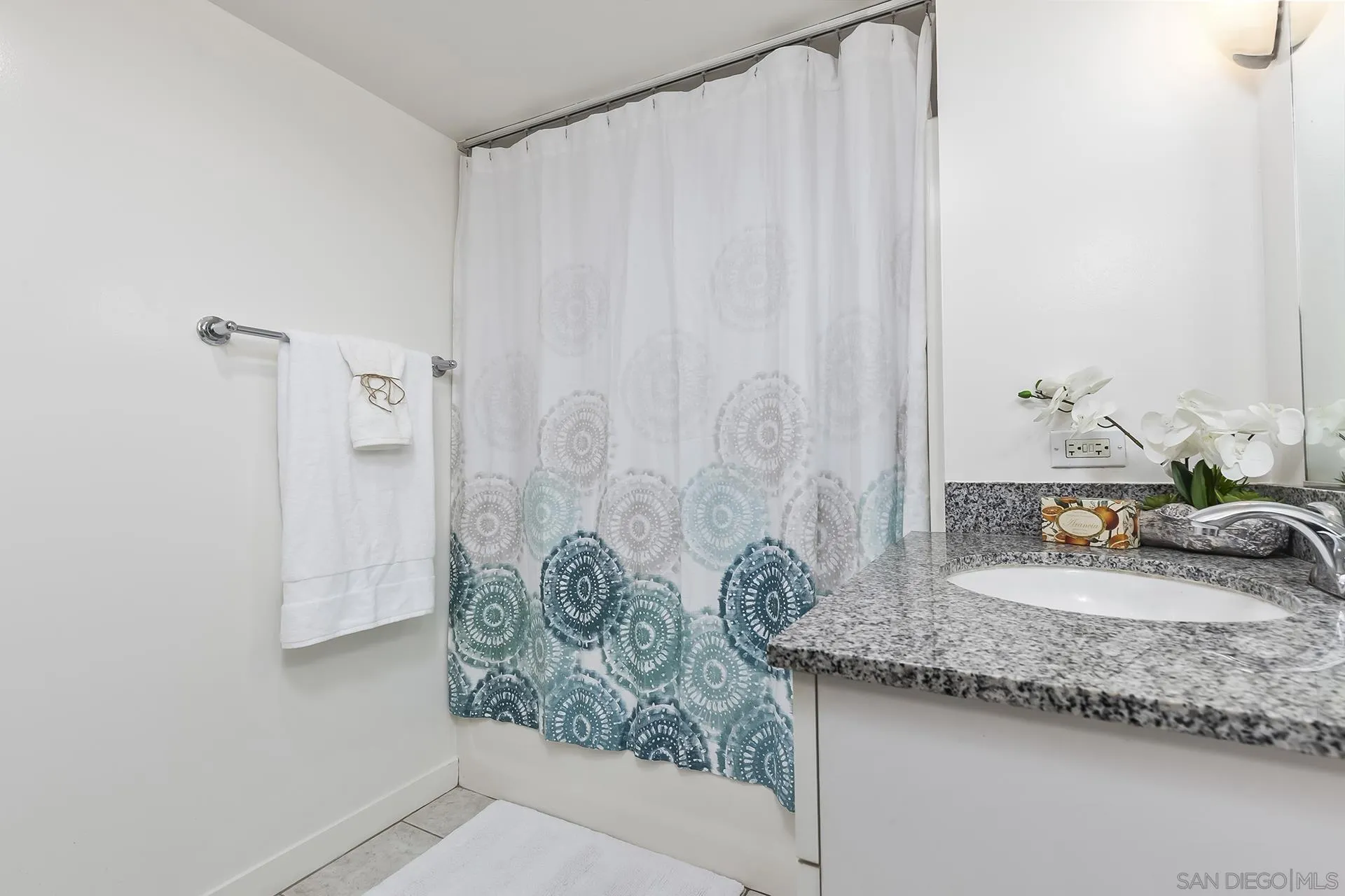425 W Beech St Unit 327