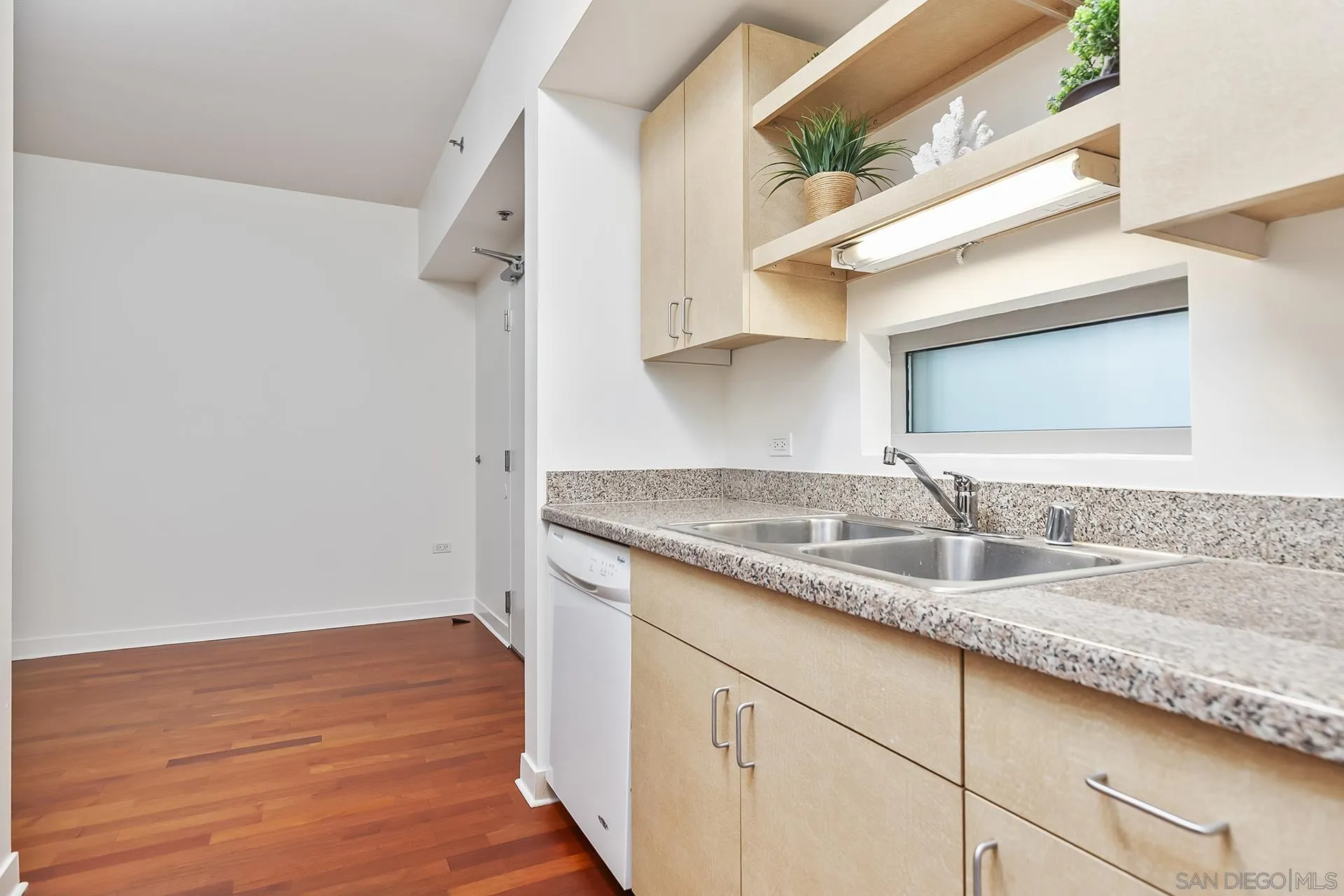 425 W Beech St Unit 327