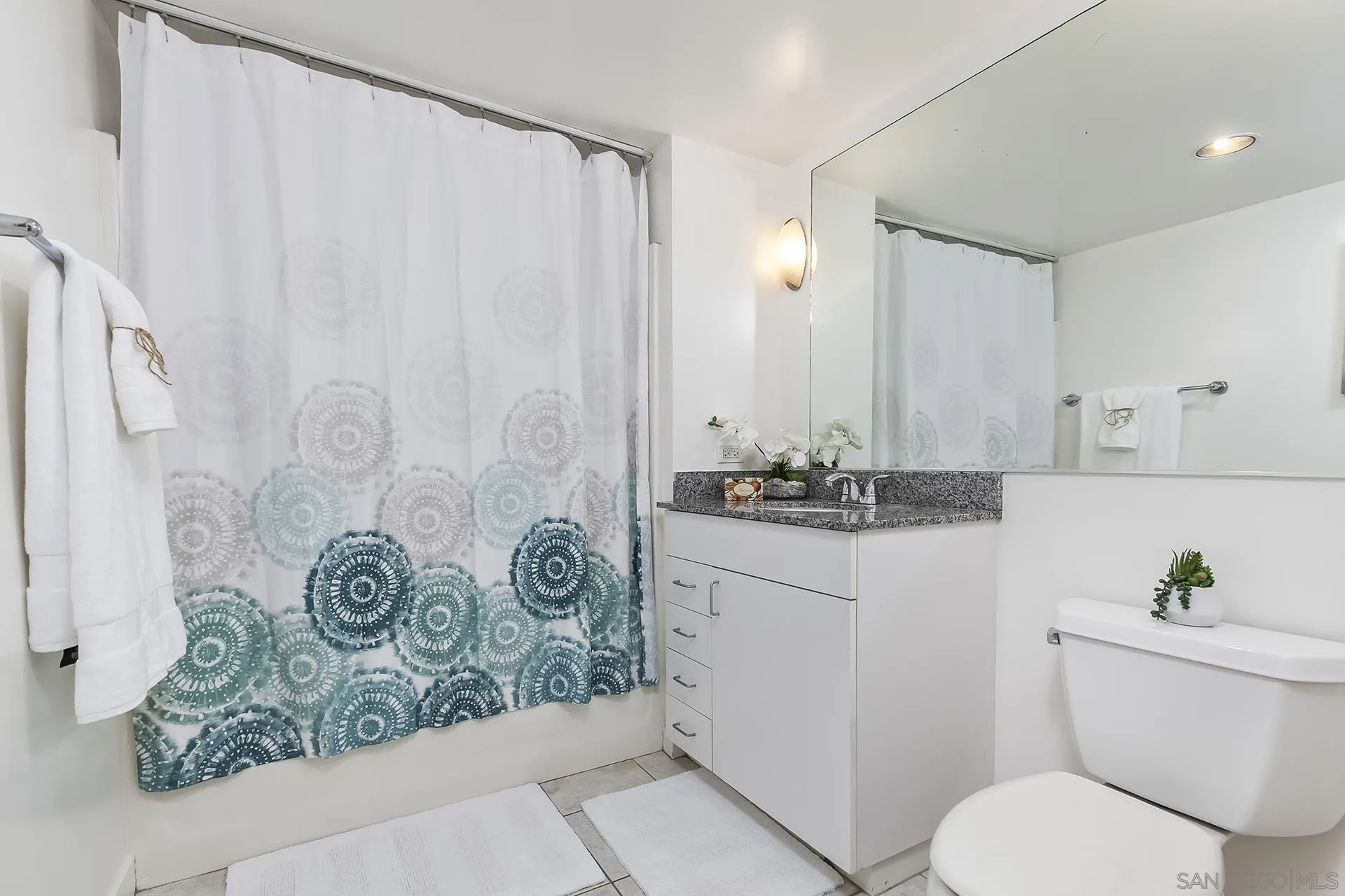 425 W Beech St Unit 327