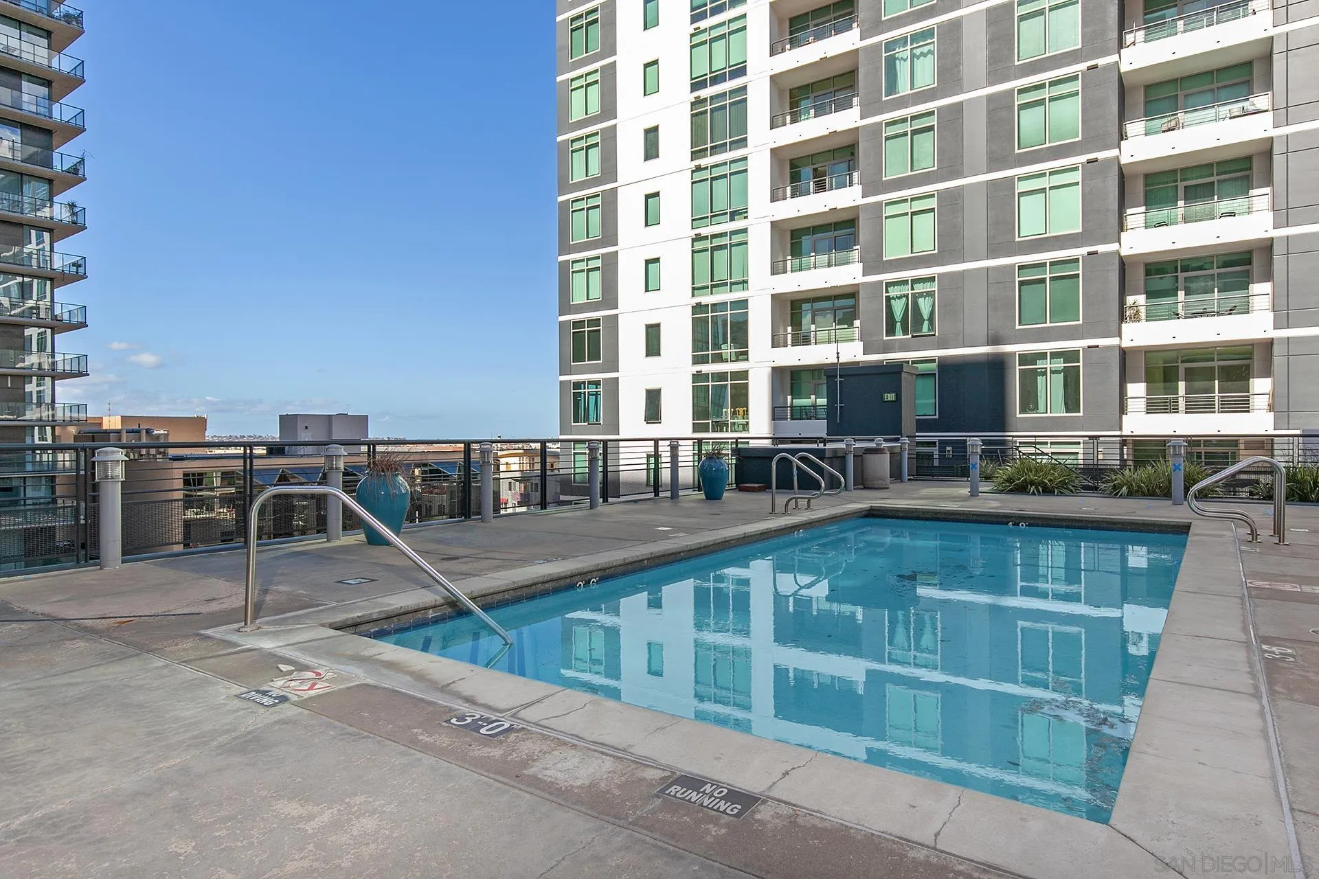 425 W Beech St Unit 327