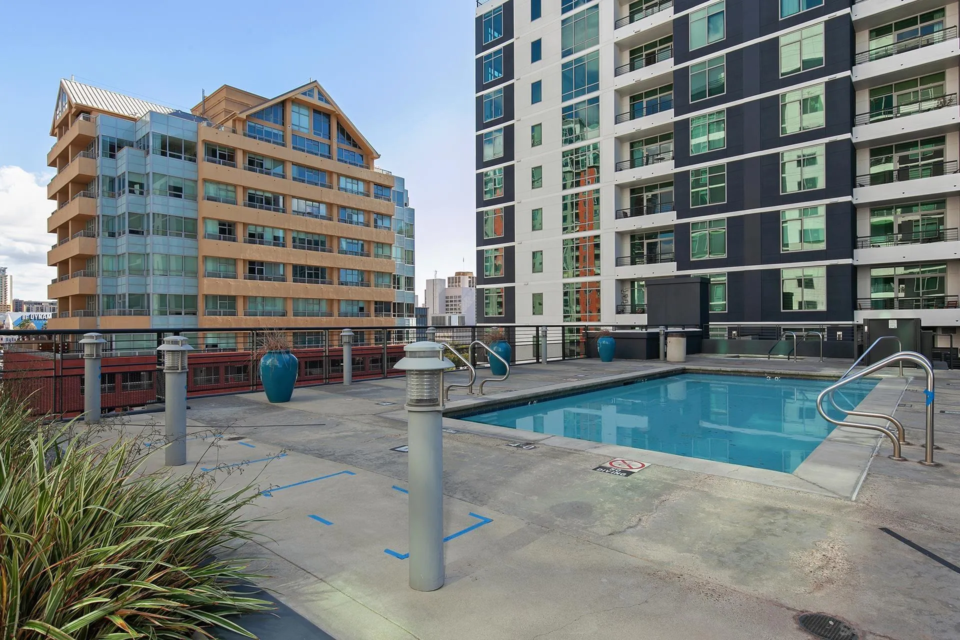 425 W Beech St Unit 327
