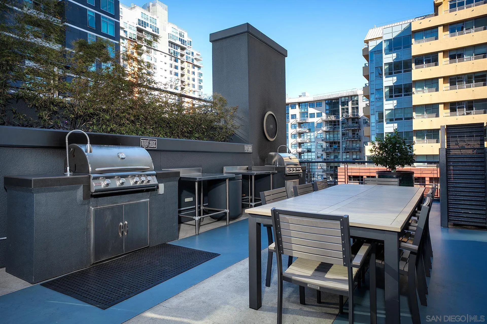425 W Beech St Unit 327