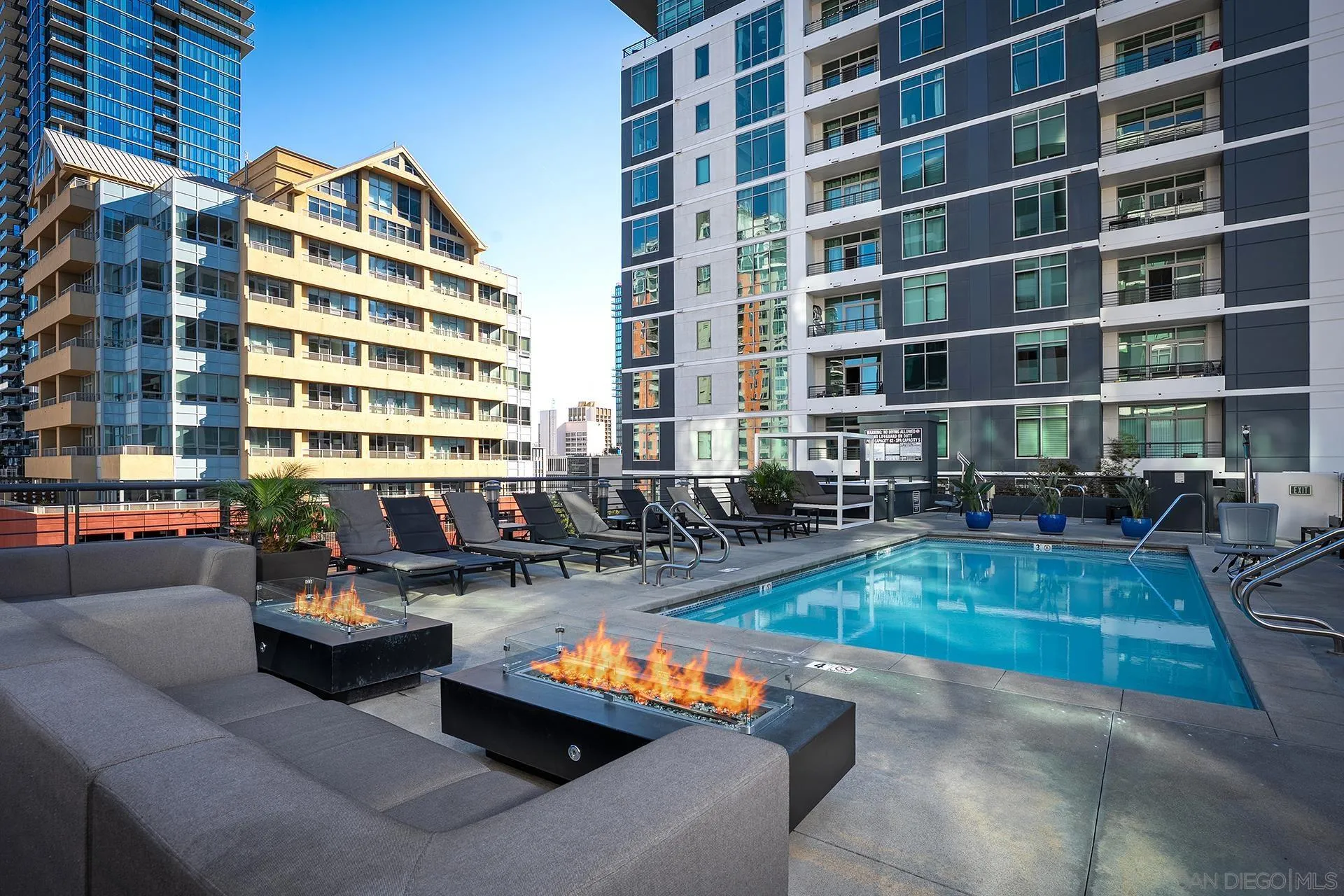 425 W Beech St Unit 327