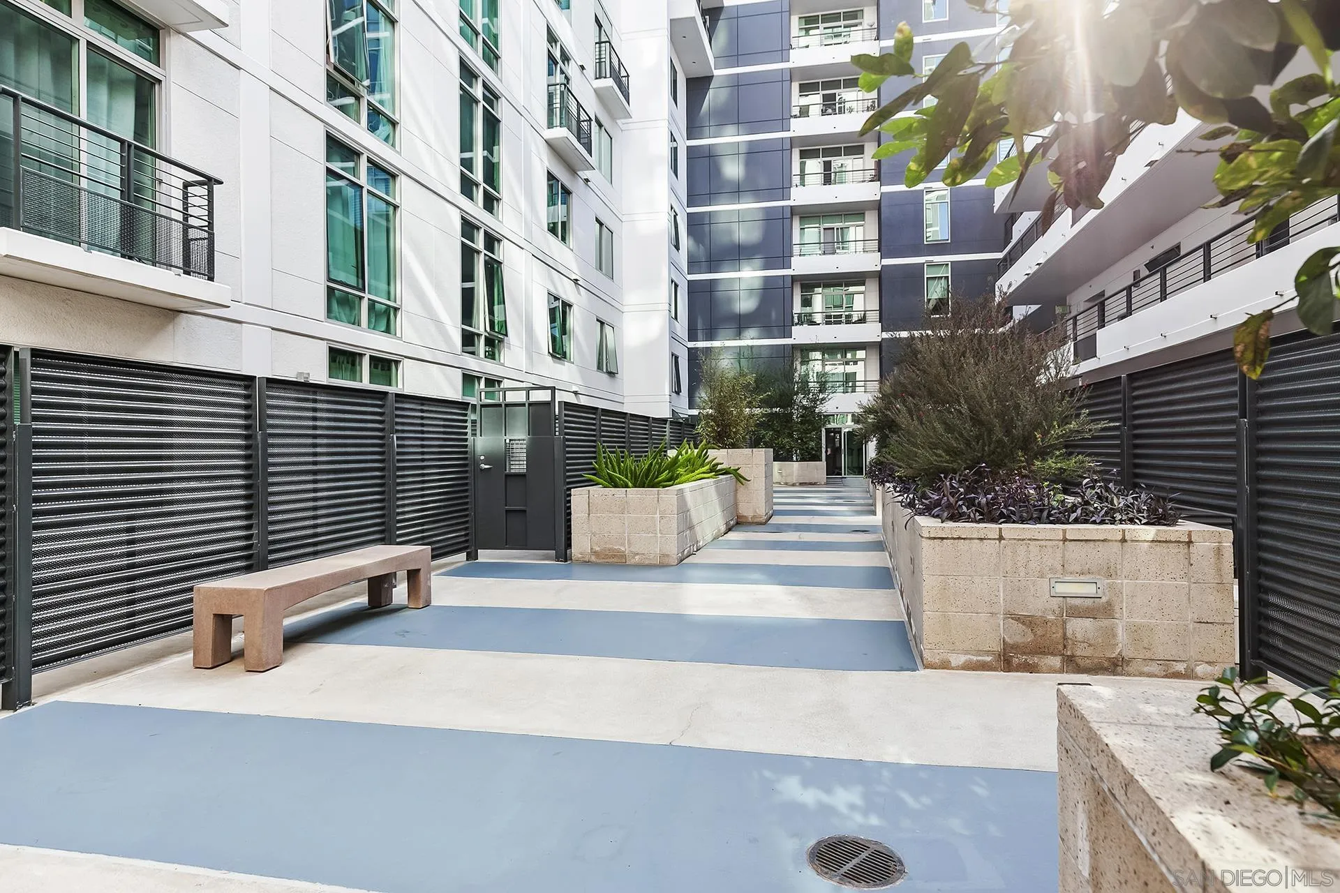 425 W Beech St Unit 327