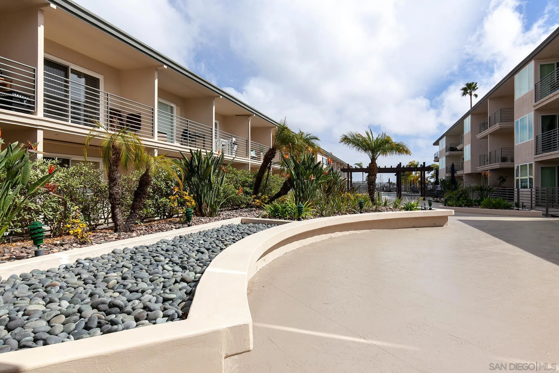 1021 Scott St Unit 225