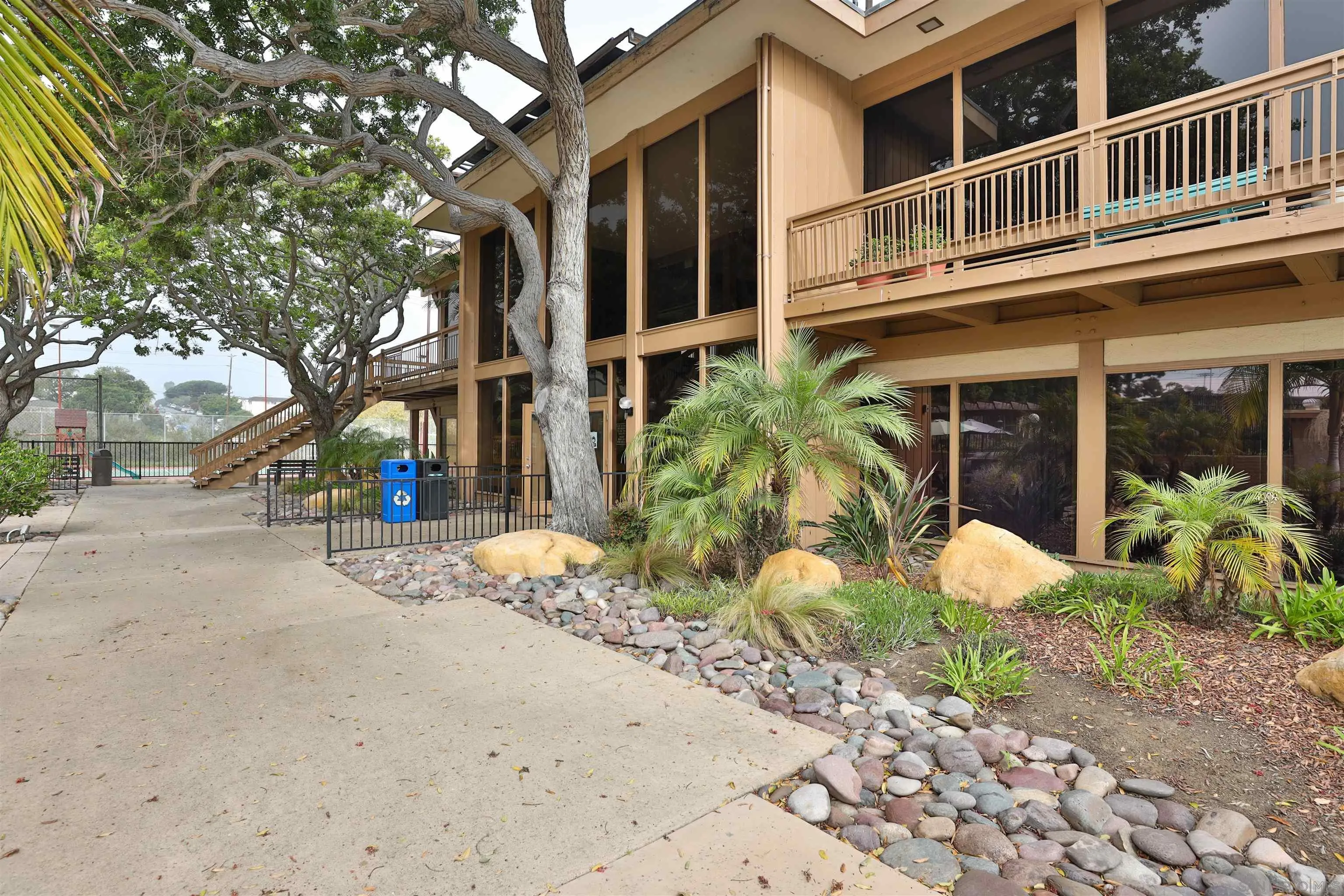 3982 Valeta Unit 273