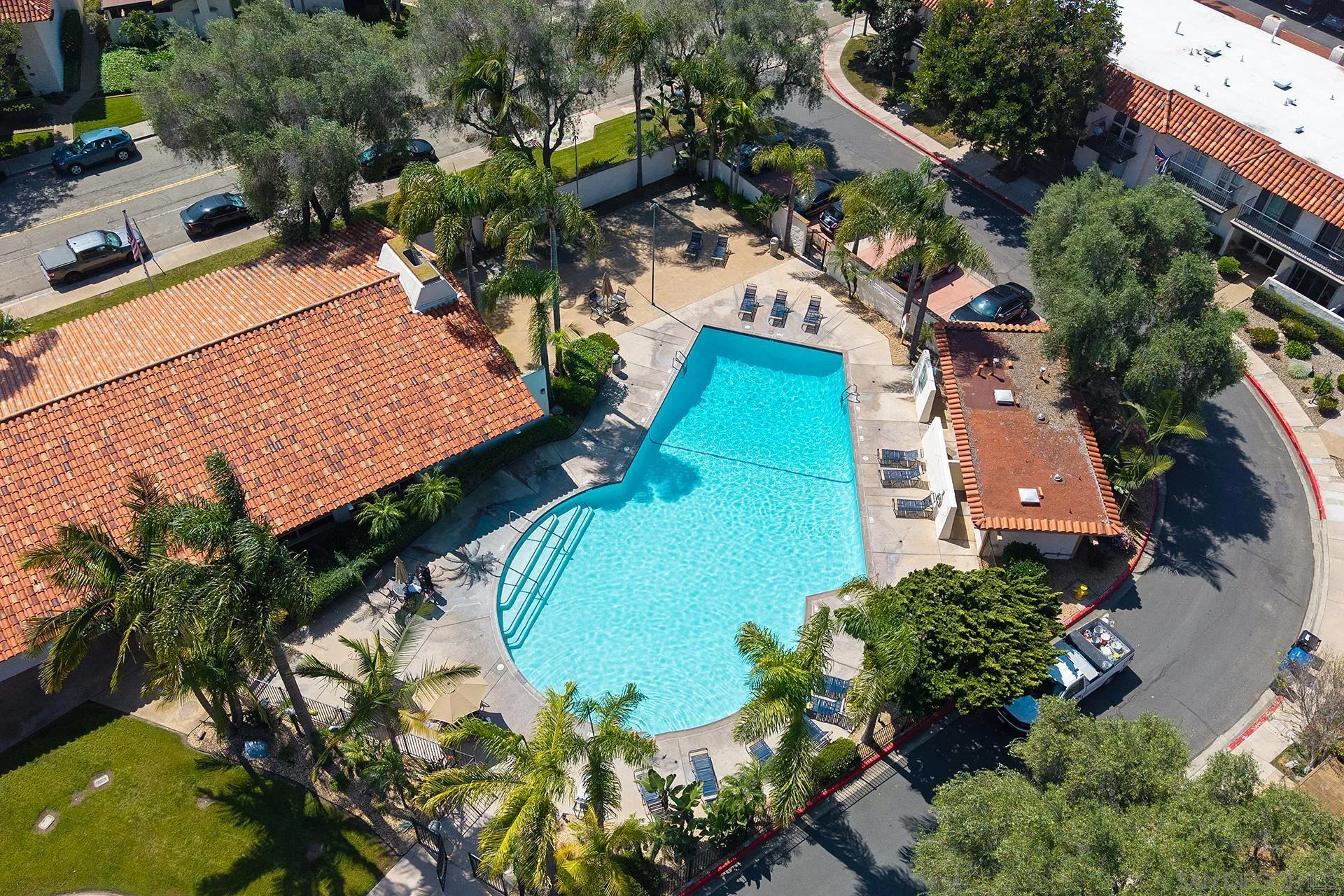 4242 Loma Riviera