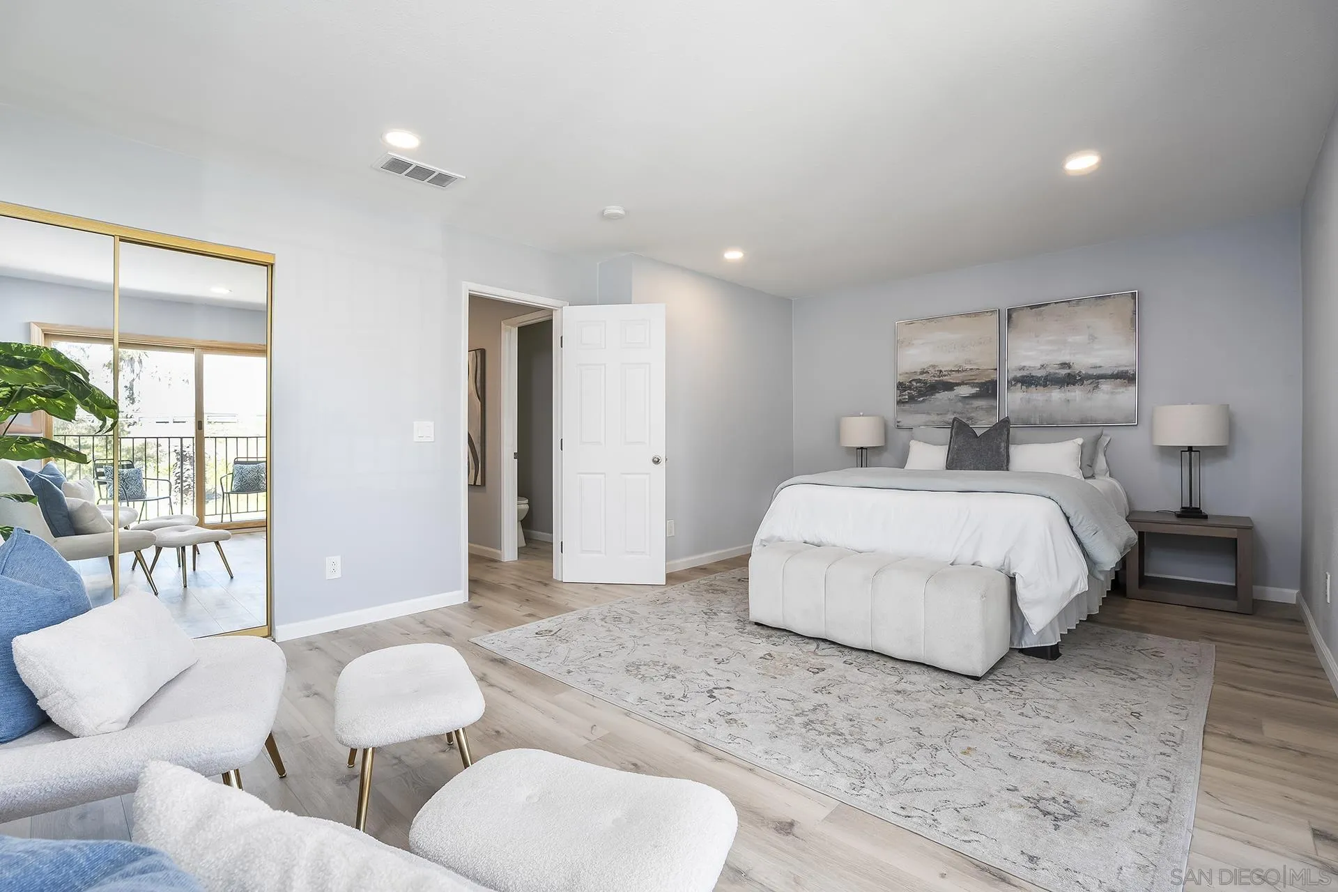 4242 Loma Riviera