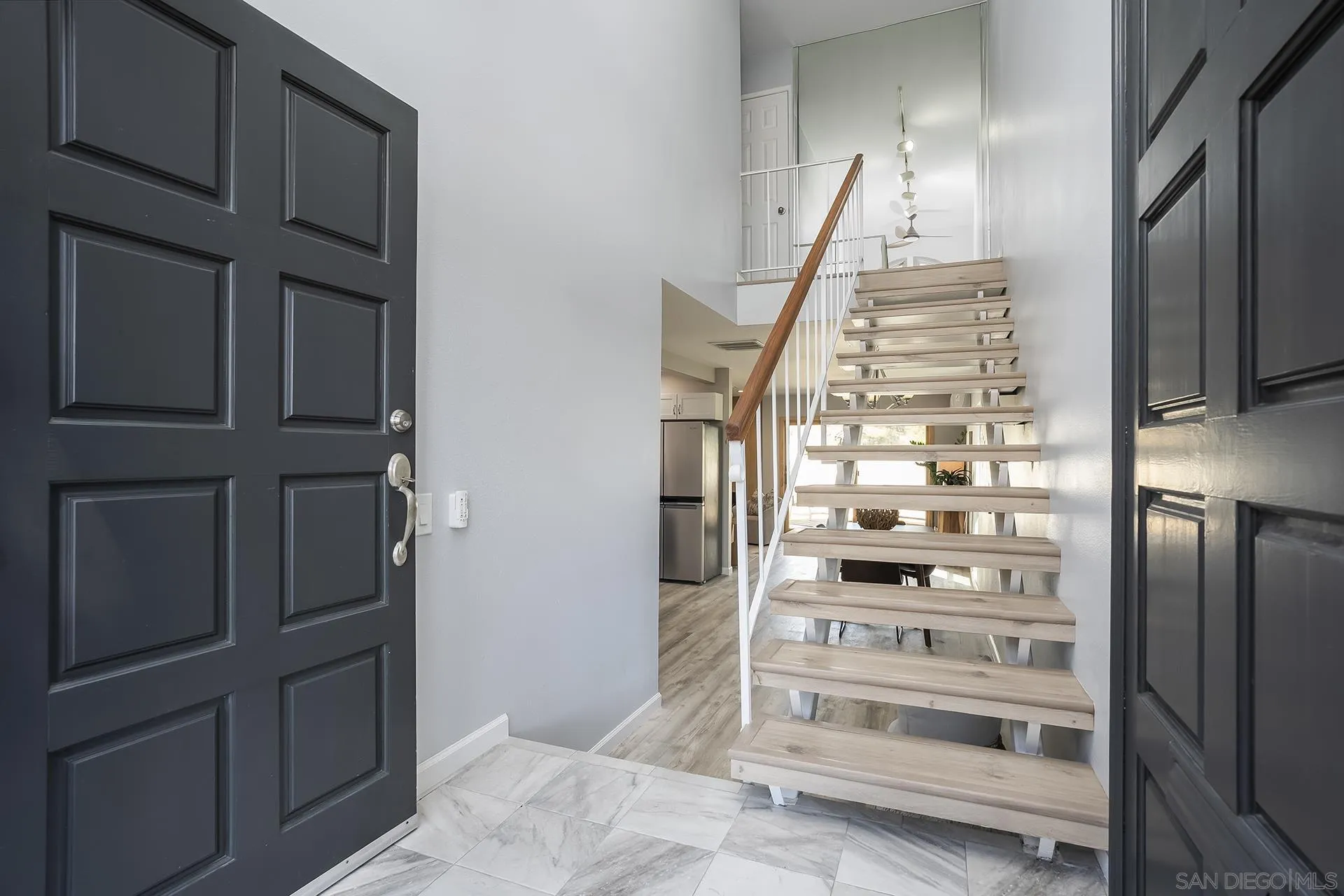 4242 Loma Riviera