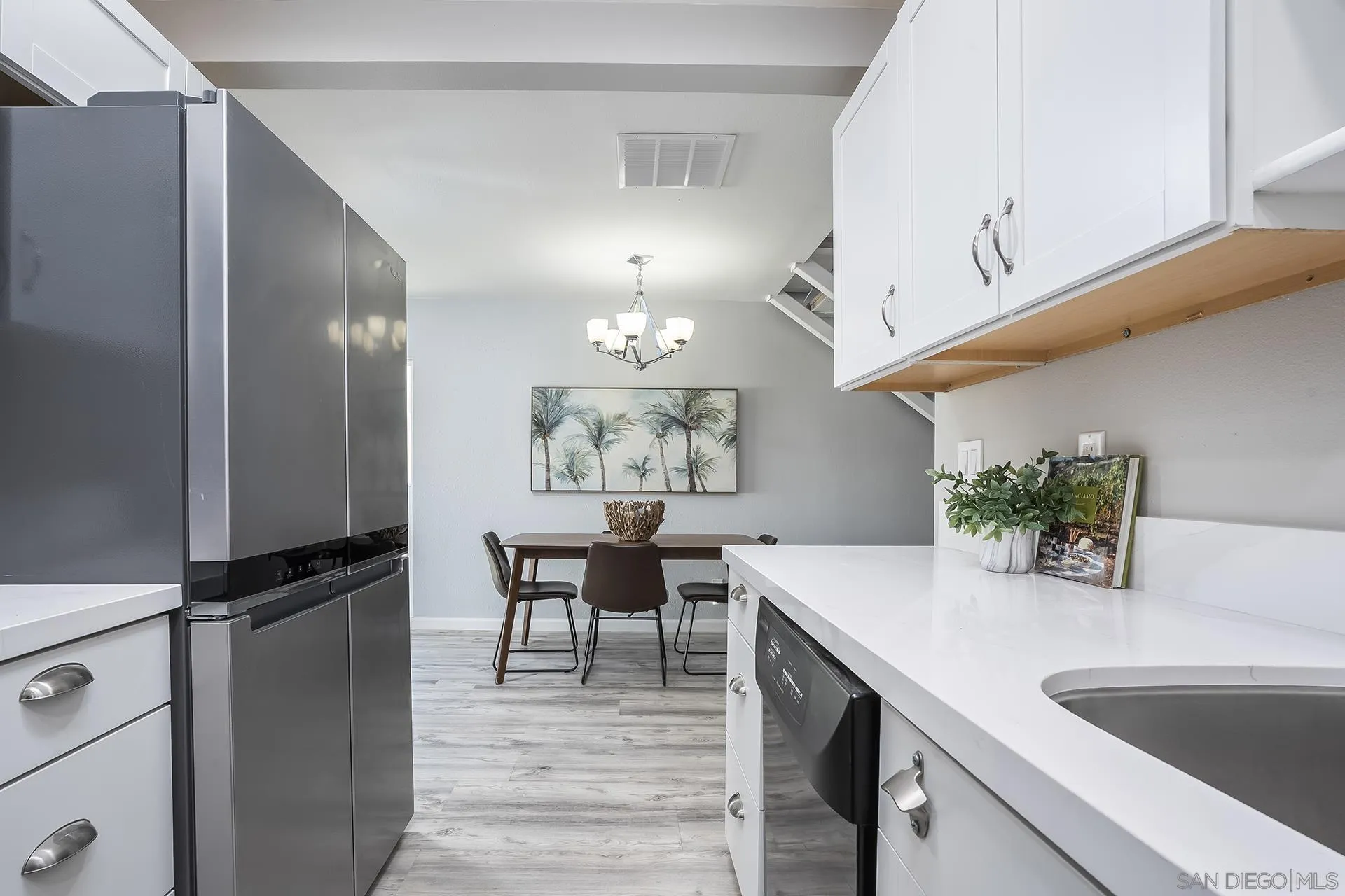 4242 Loma Riviera