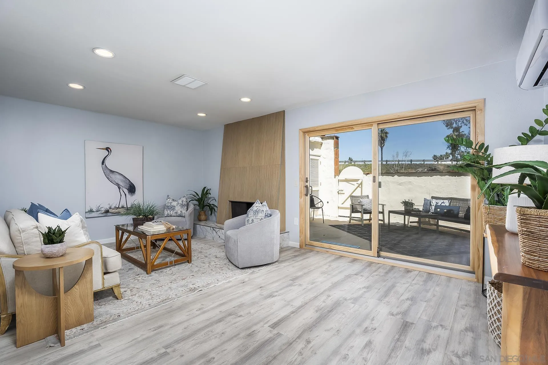 4242 Loma Riviera