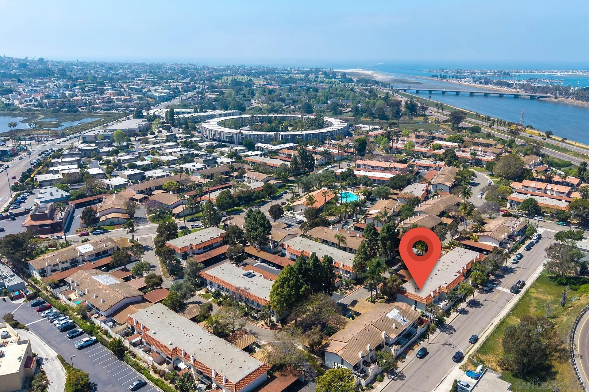 4242 Loma Riviera