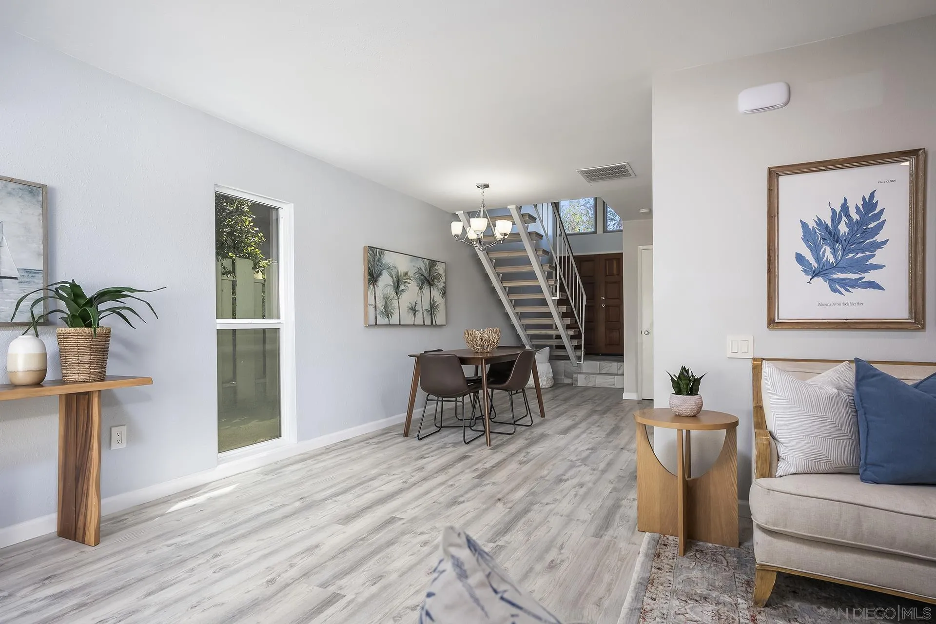4242 Loma Riviera