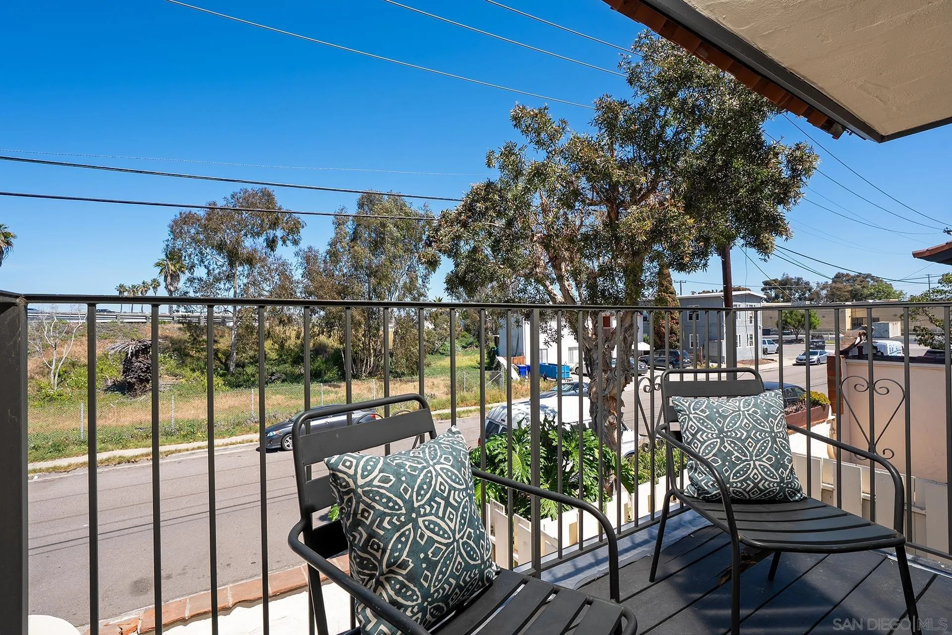 4242 Loma Riviera