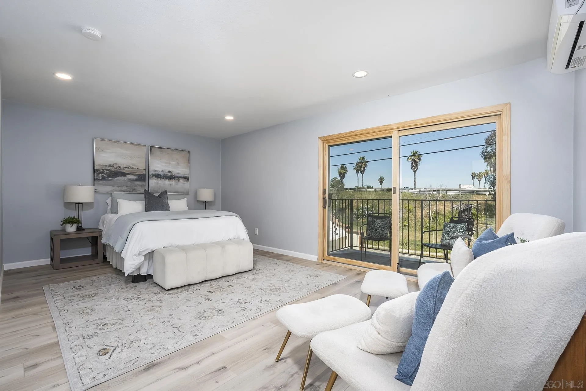 4242 Loma Riviera
