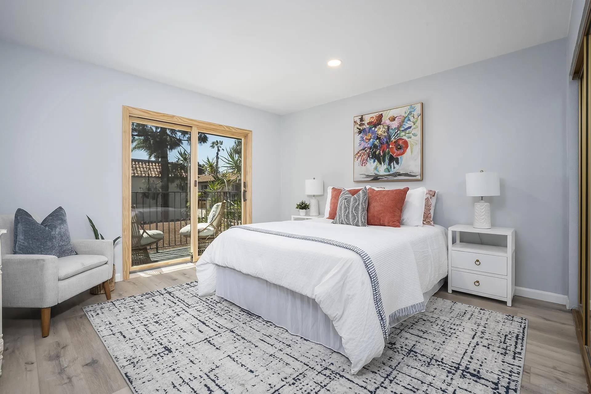 4242 Loma Riviera