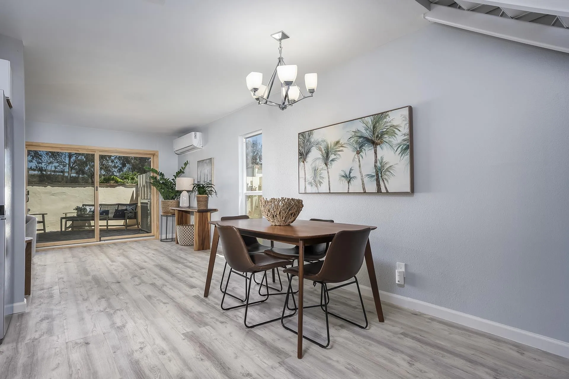 4242 Loma Riviera