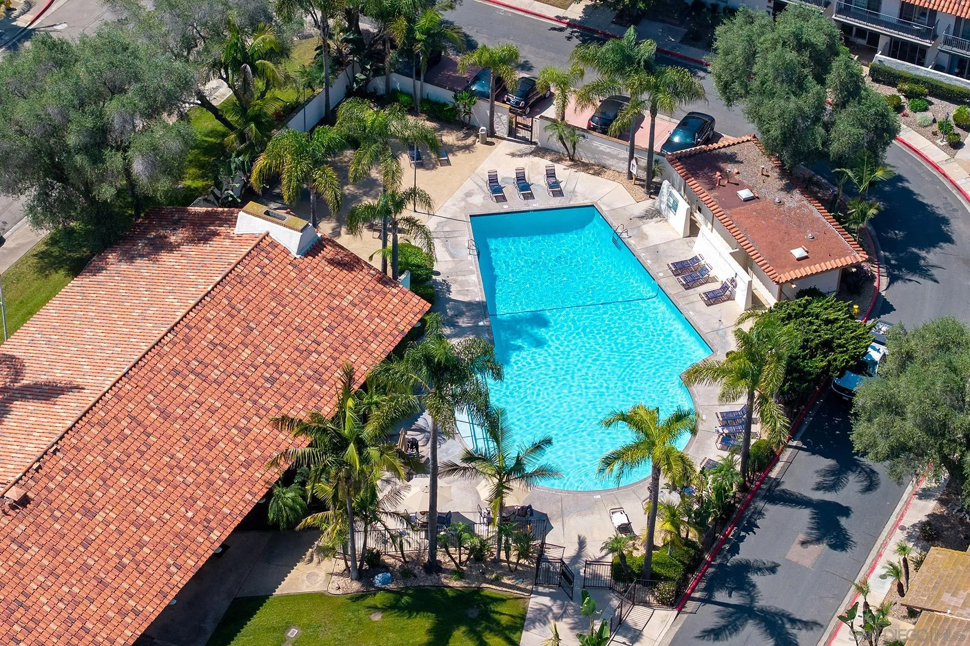 4242 Loma Riviera