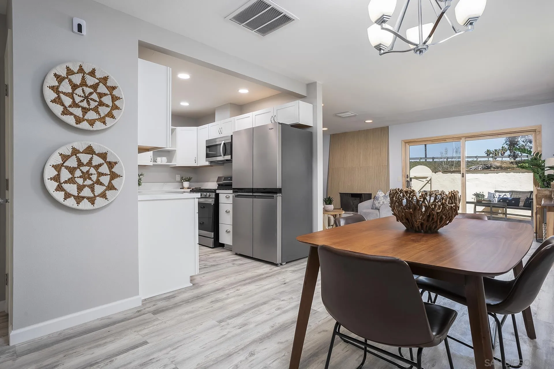 4242 Loma Riviera