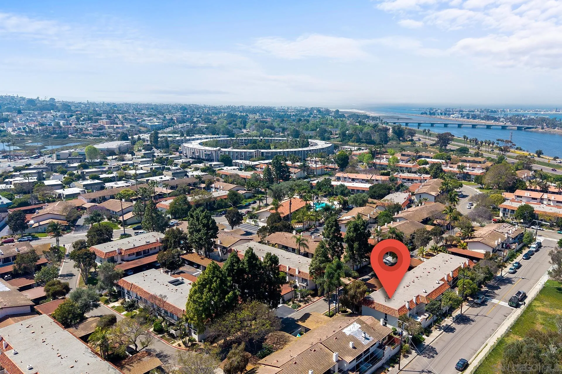 4242 Loma Riviera