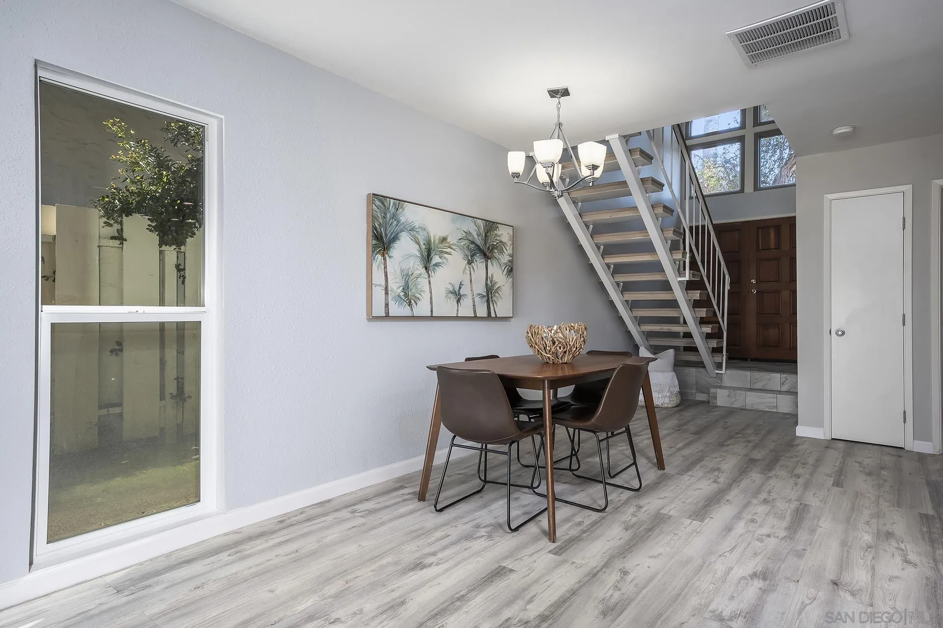 4242 Loma Riviera