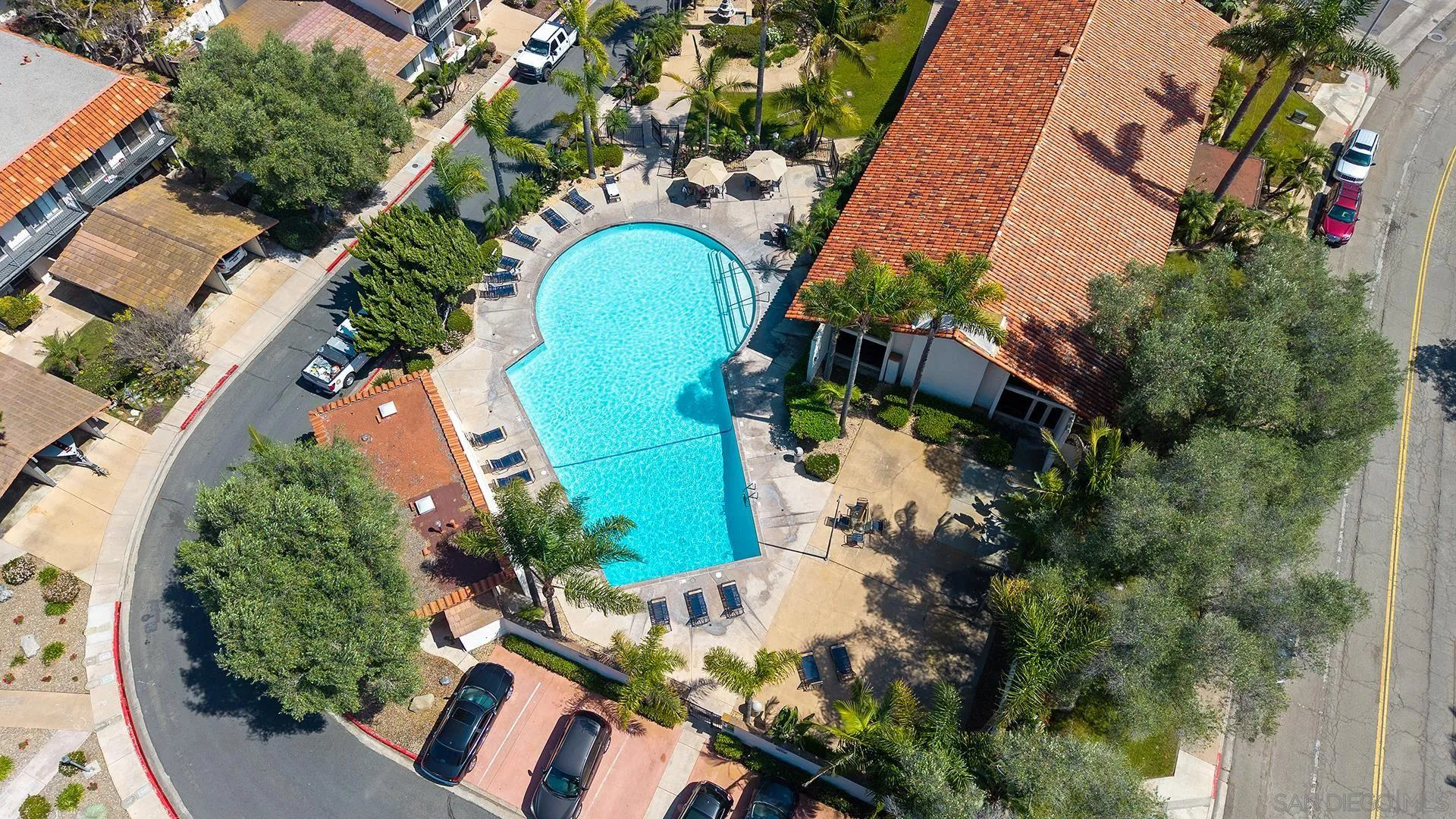 4242 Loma Riviera