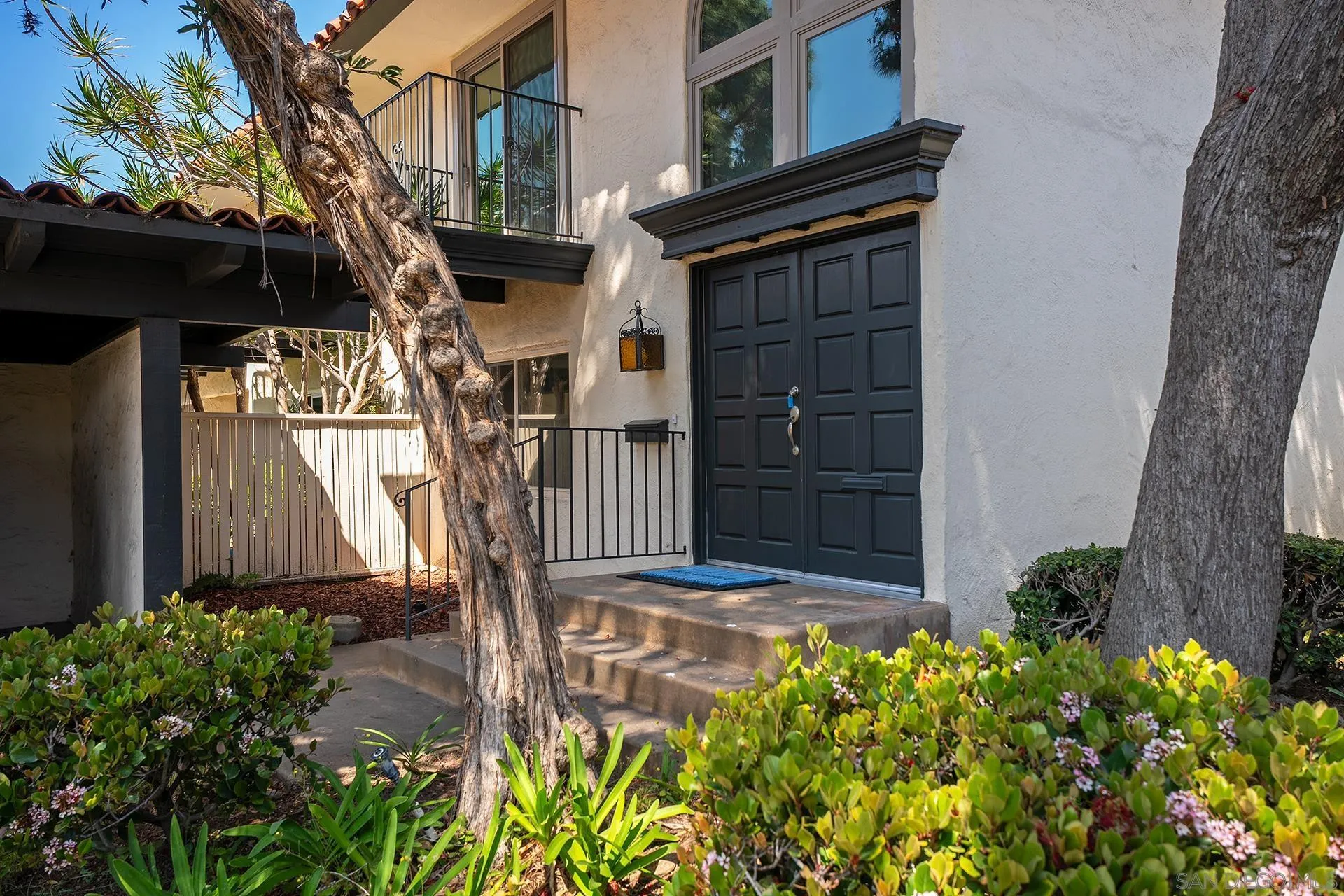 4242 Loma Riviera