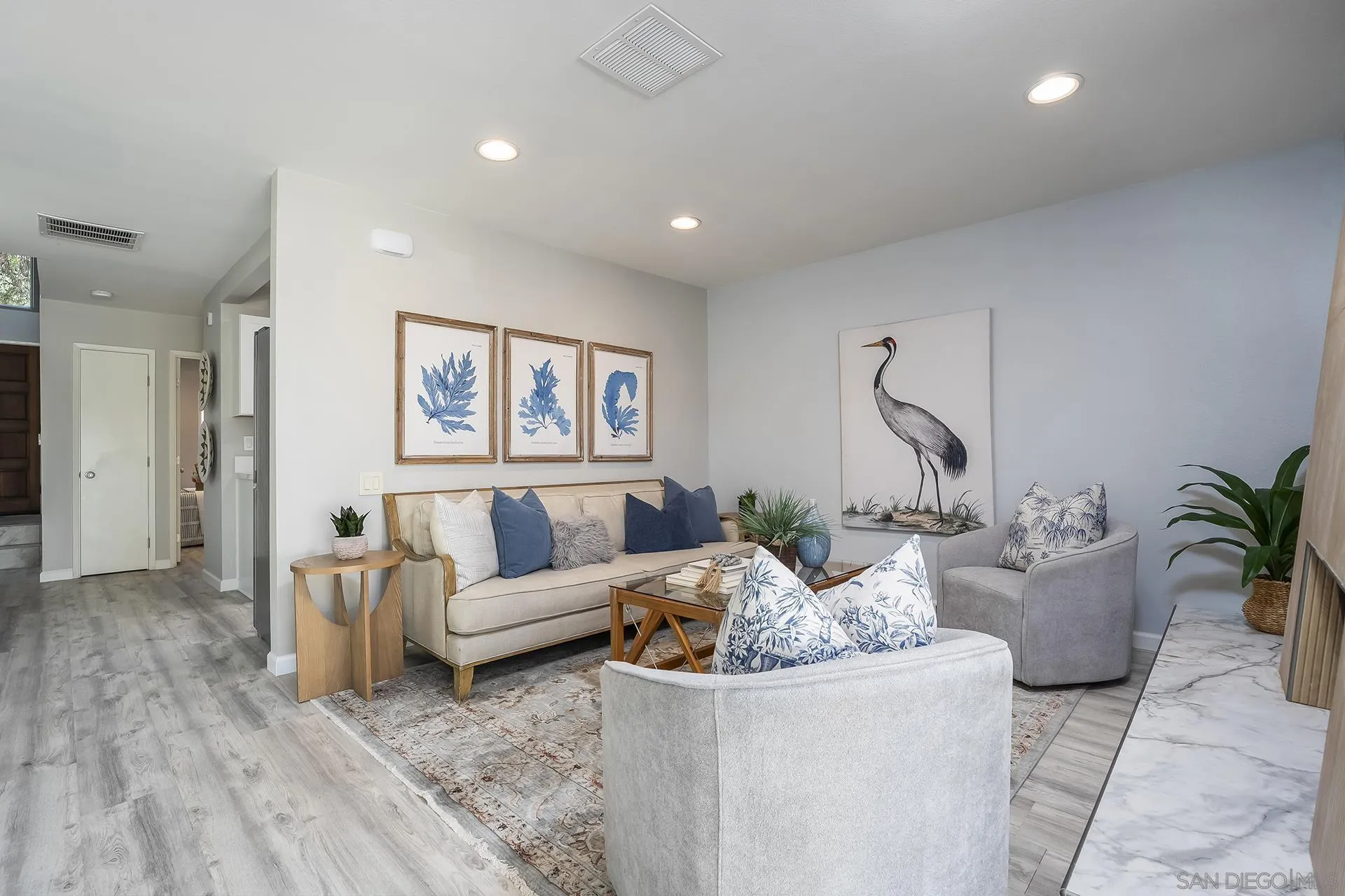 4242 Loma Riviera