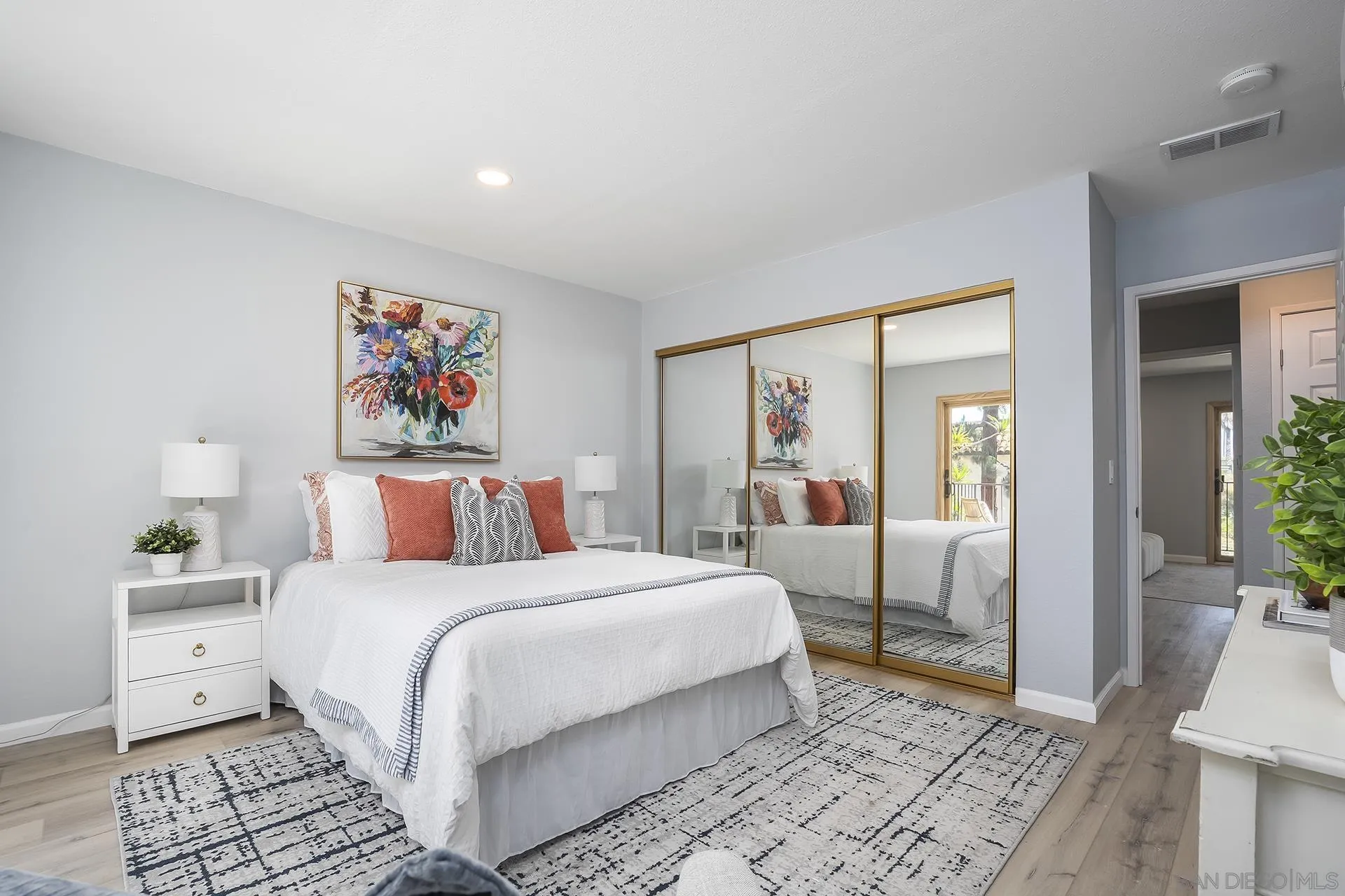 4242 Loma Riviera
