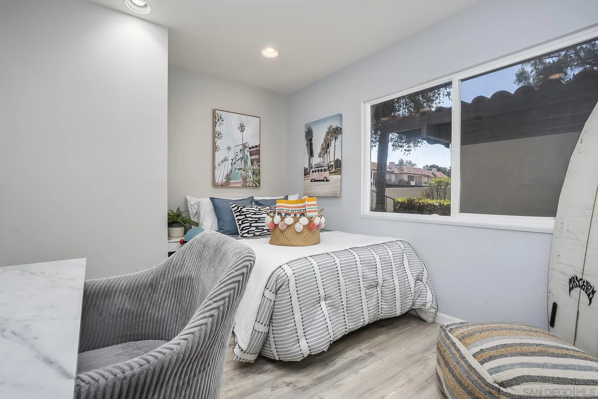 4242 Loma Riviera