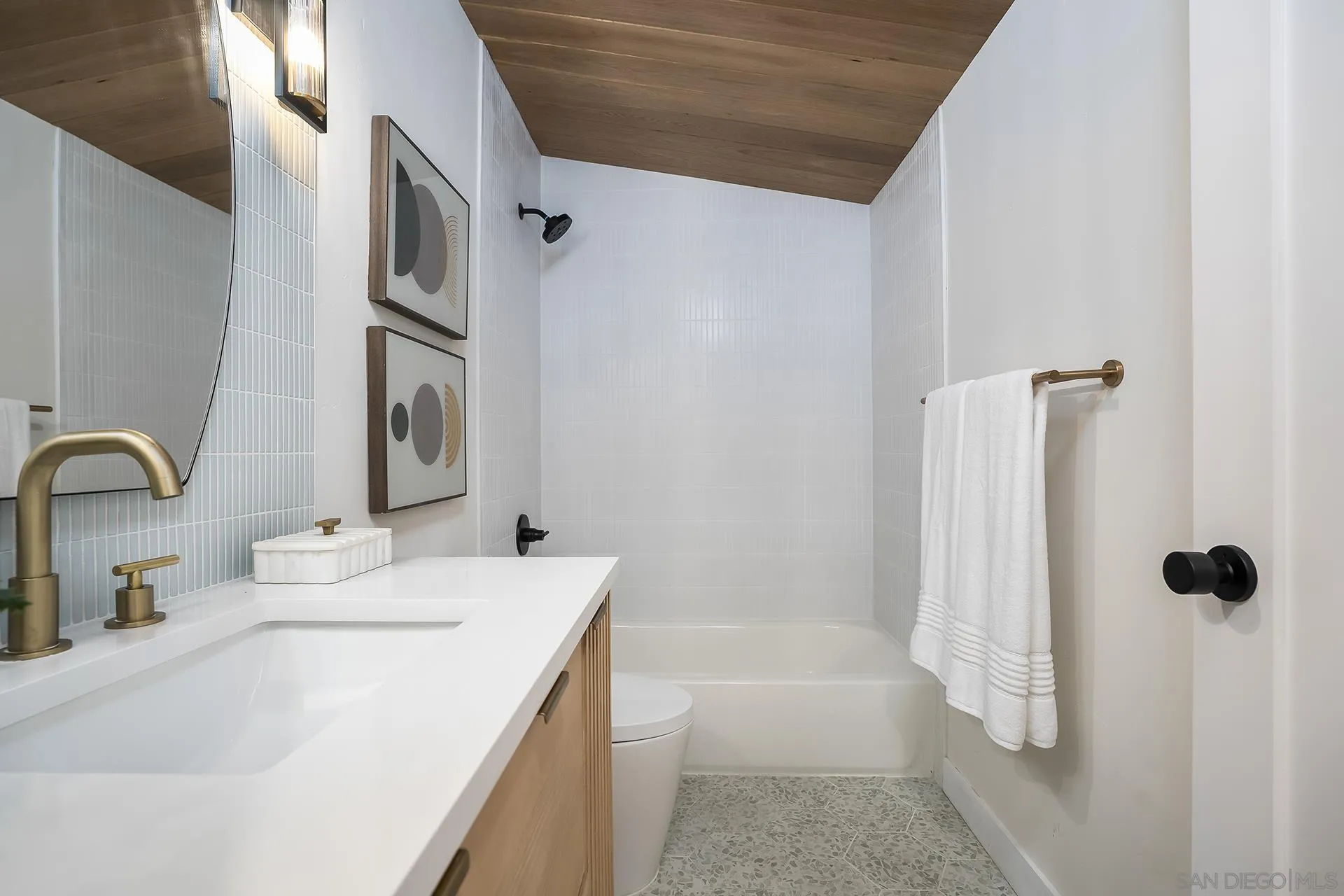 2204 Rosecrans