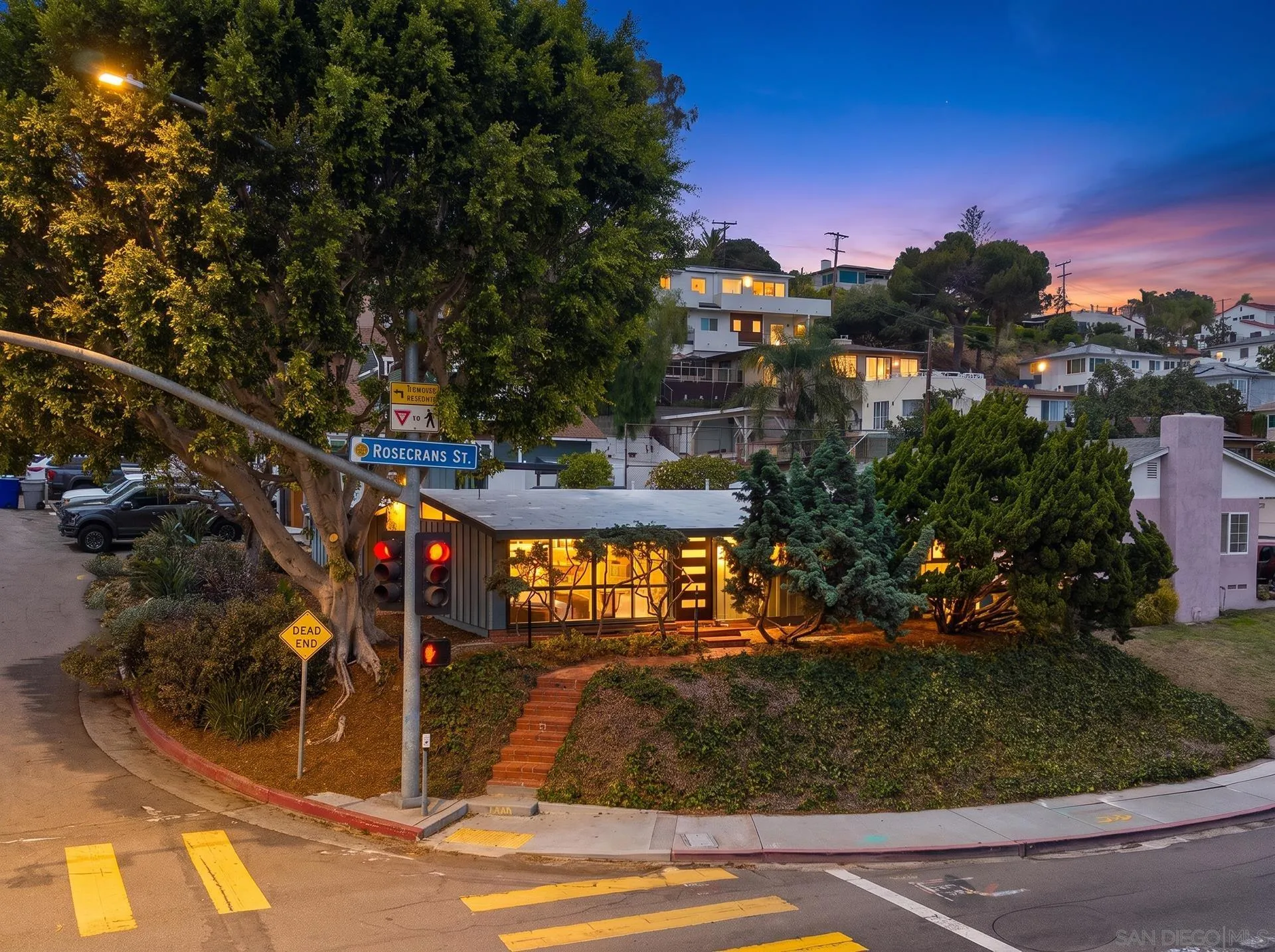 2204 Rosecrans