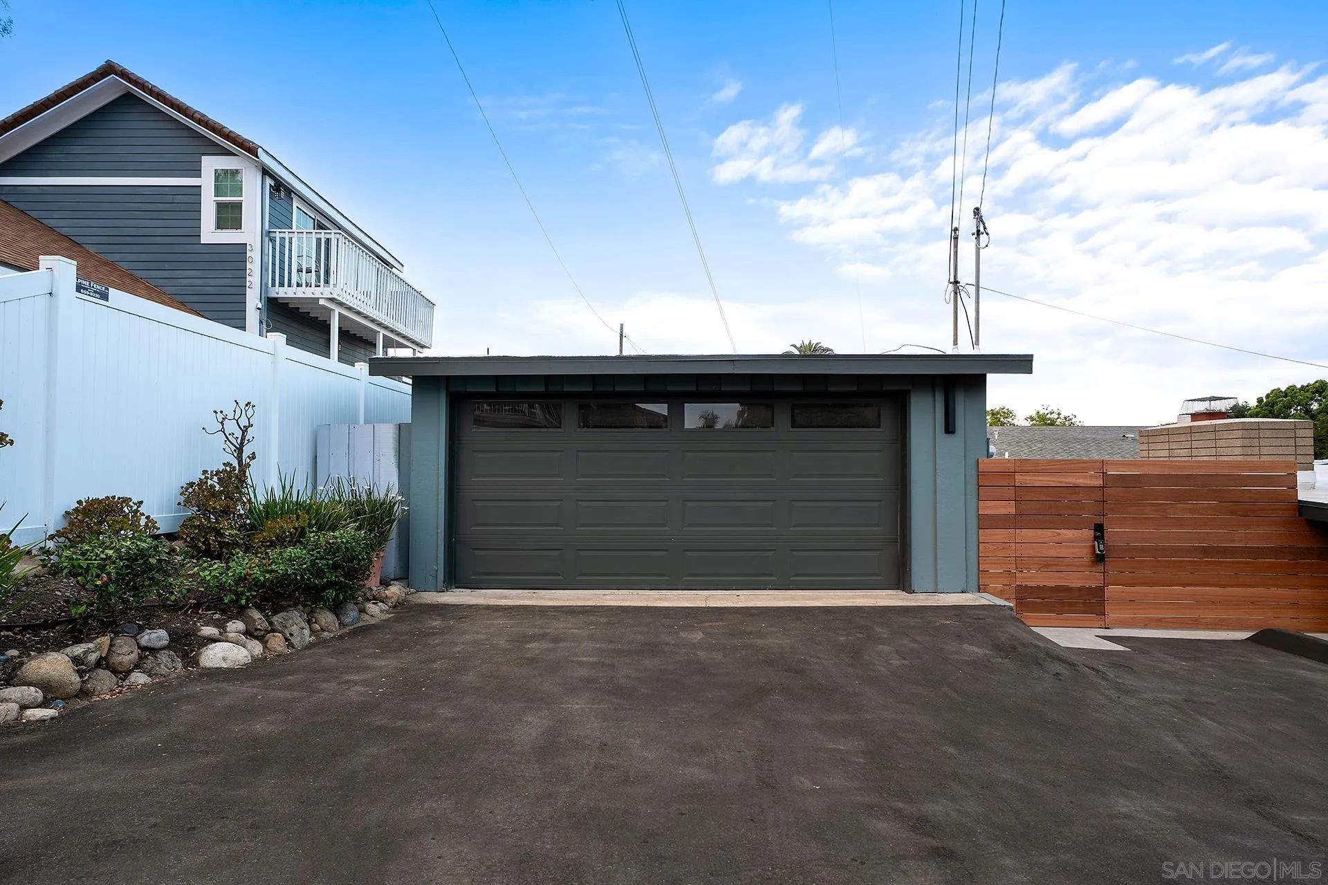 2204 Rosecrans
