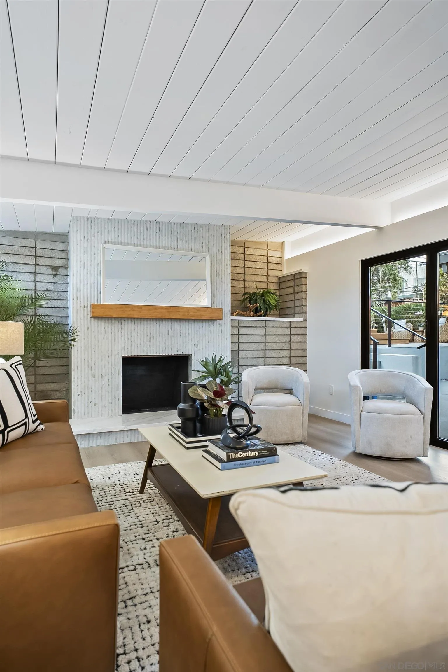 2204 Rosecrans