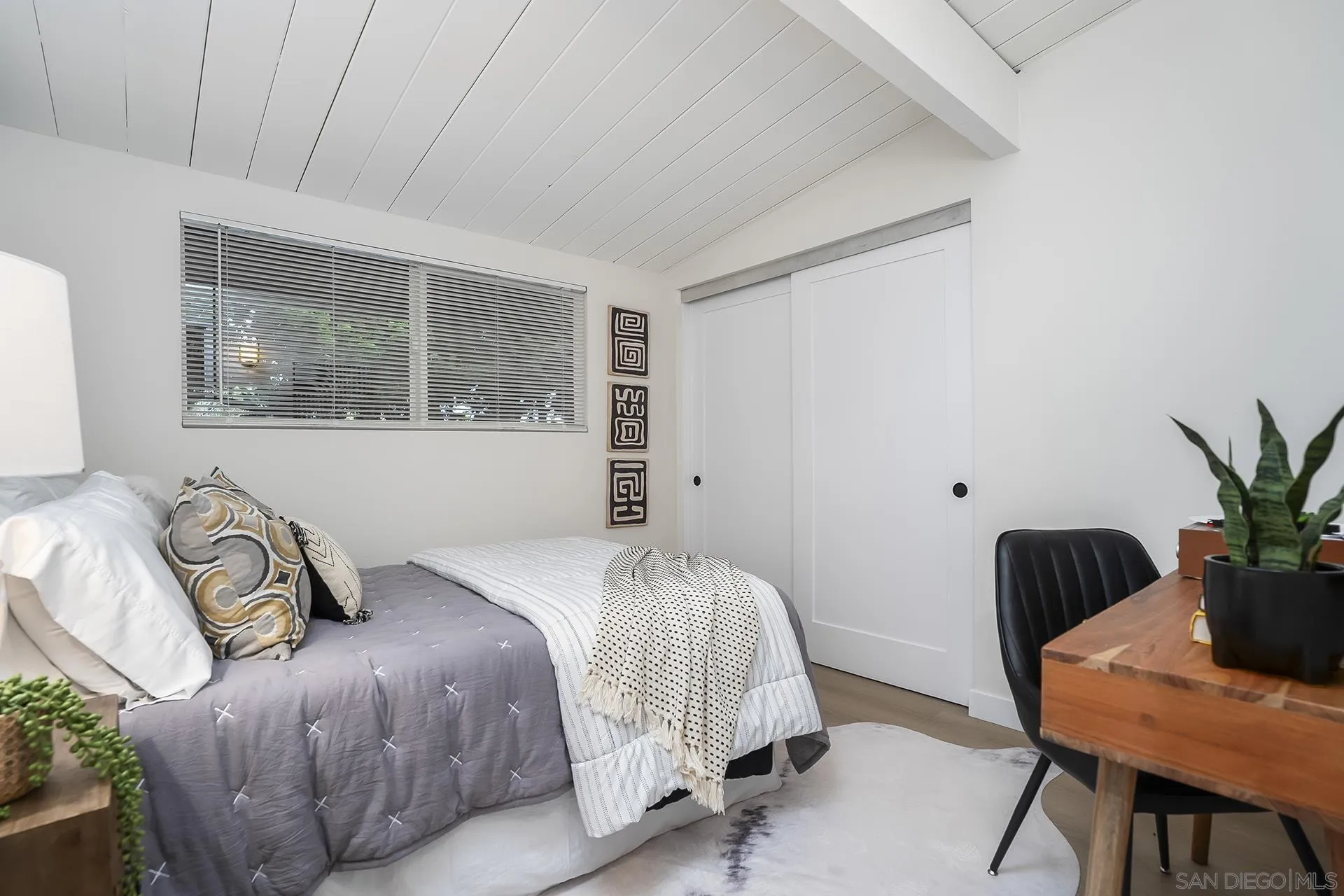 2204 Rosecrans