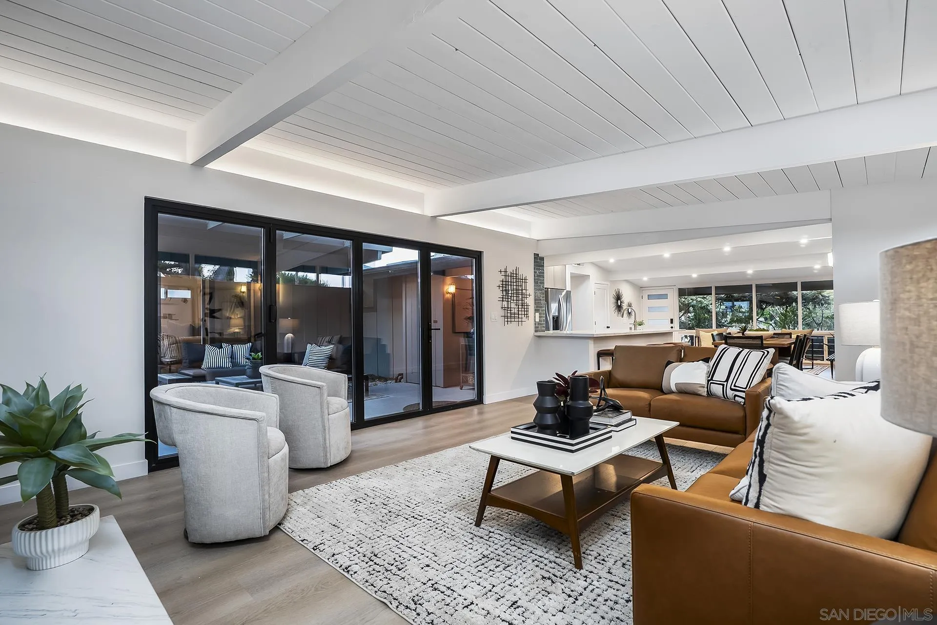 2204 Rosecrans