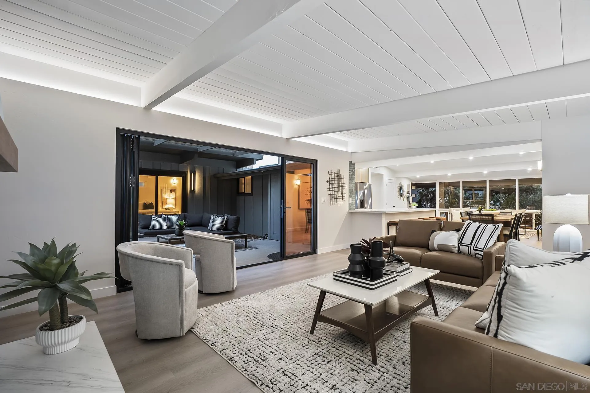 2204 Rosecrans