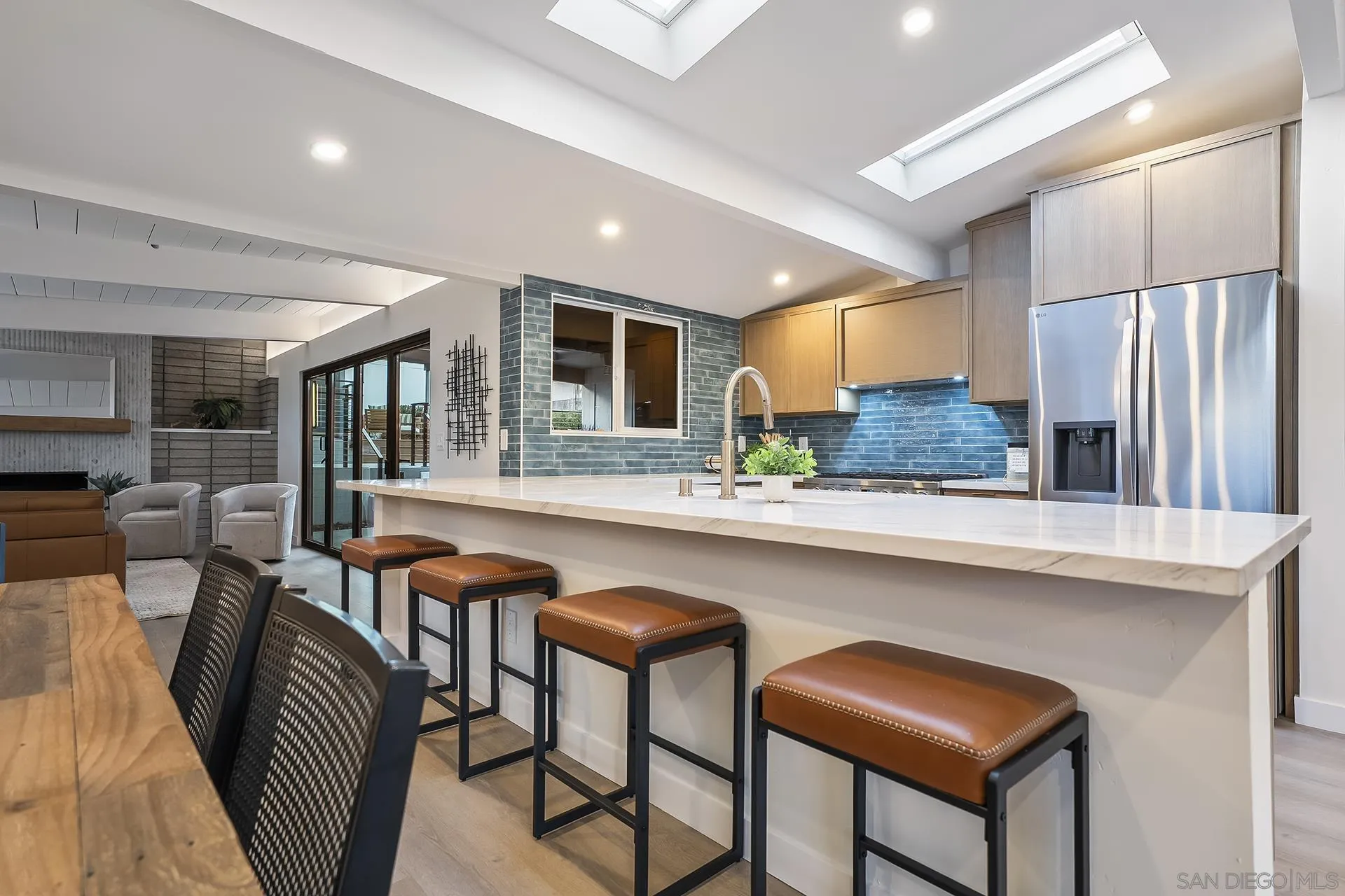 2204 Rosecrans