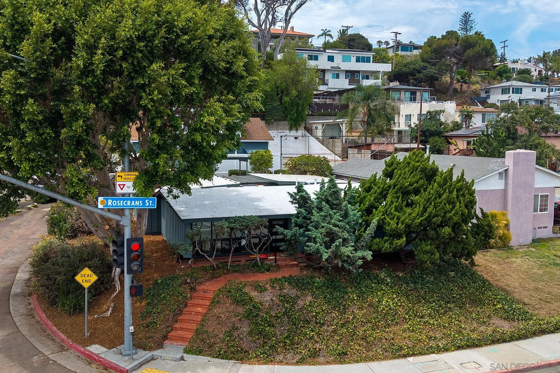 2204 Rosecrans