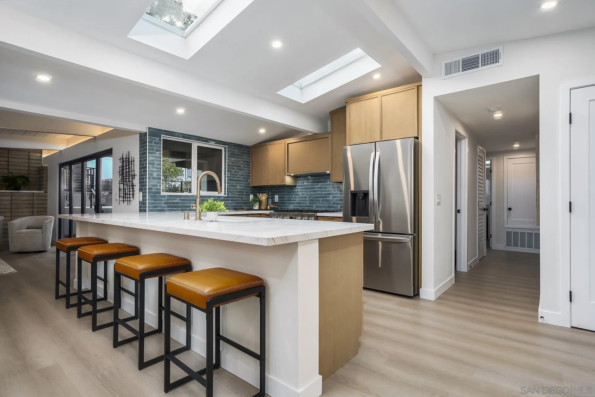 2204 Rosecrans