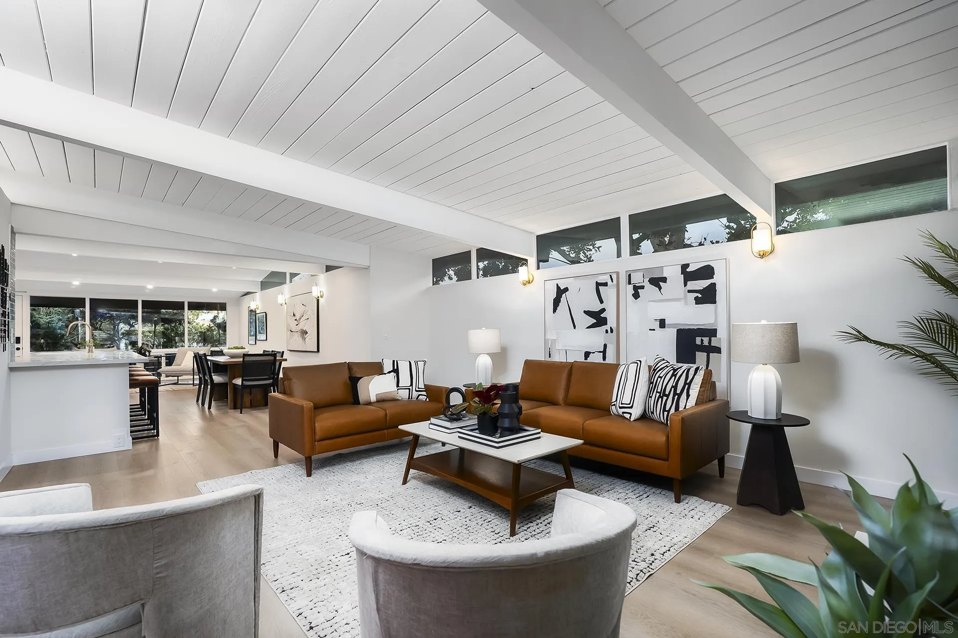 2204 Rosecrans
